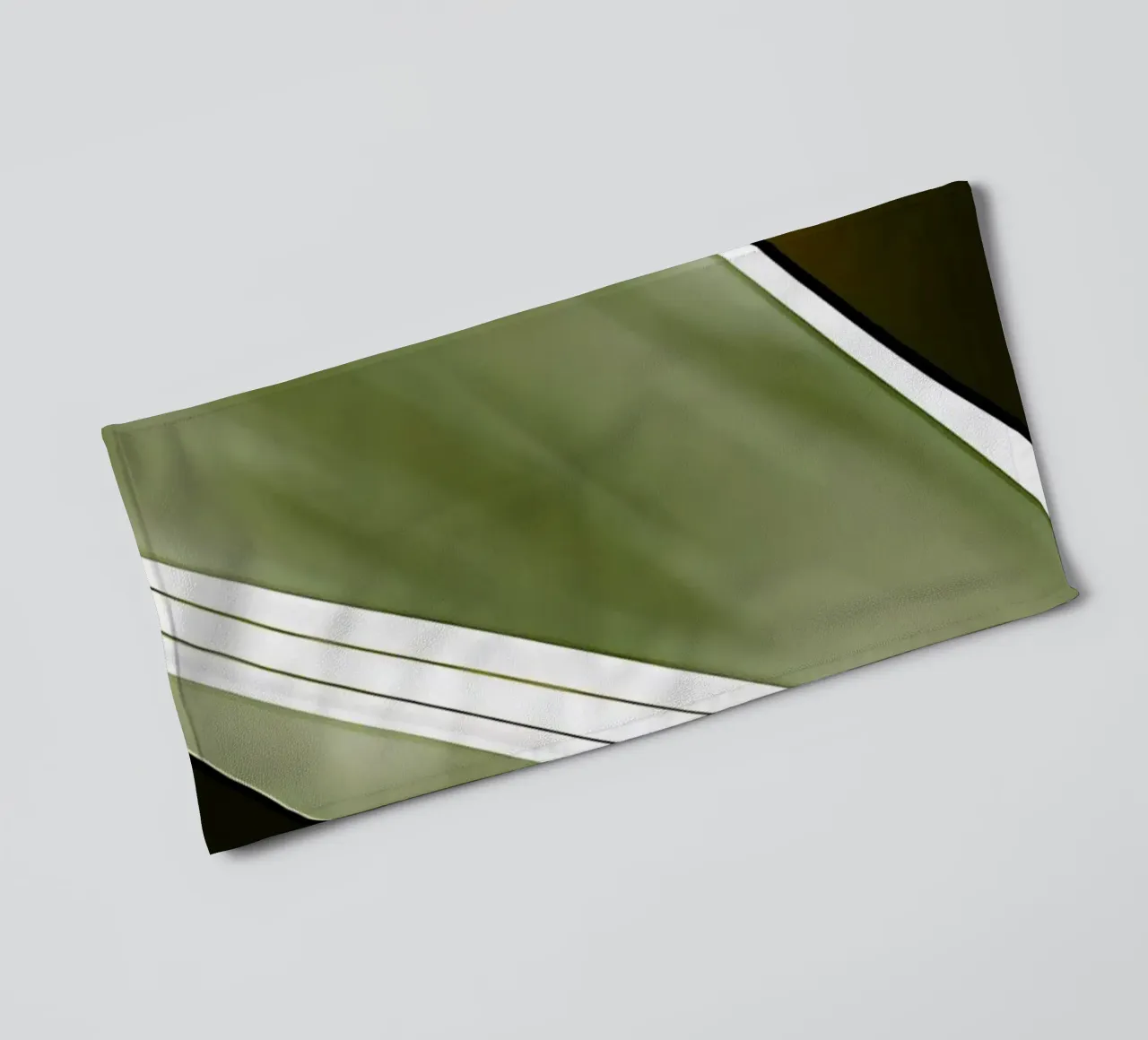 Goud en groen abstract badhanddoek van Aiden Garcia