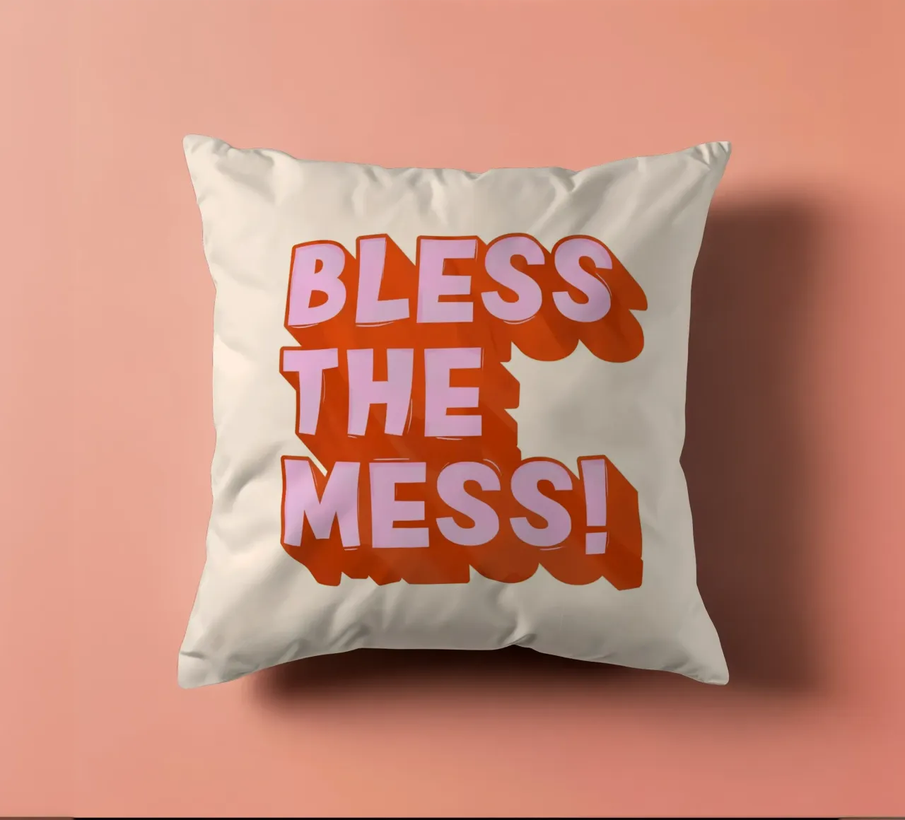 Bless the Mess – Bold Retro Typography Poster cuscino da showmemars