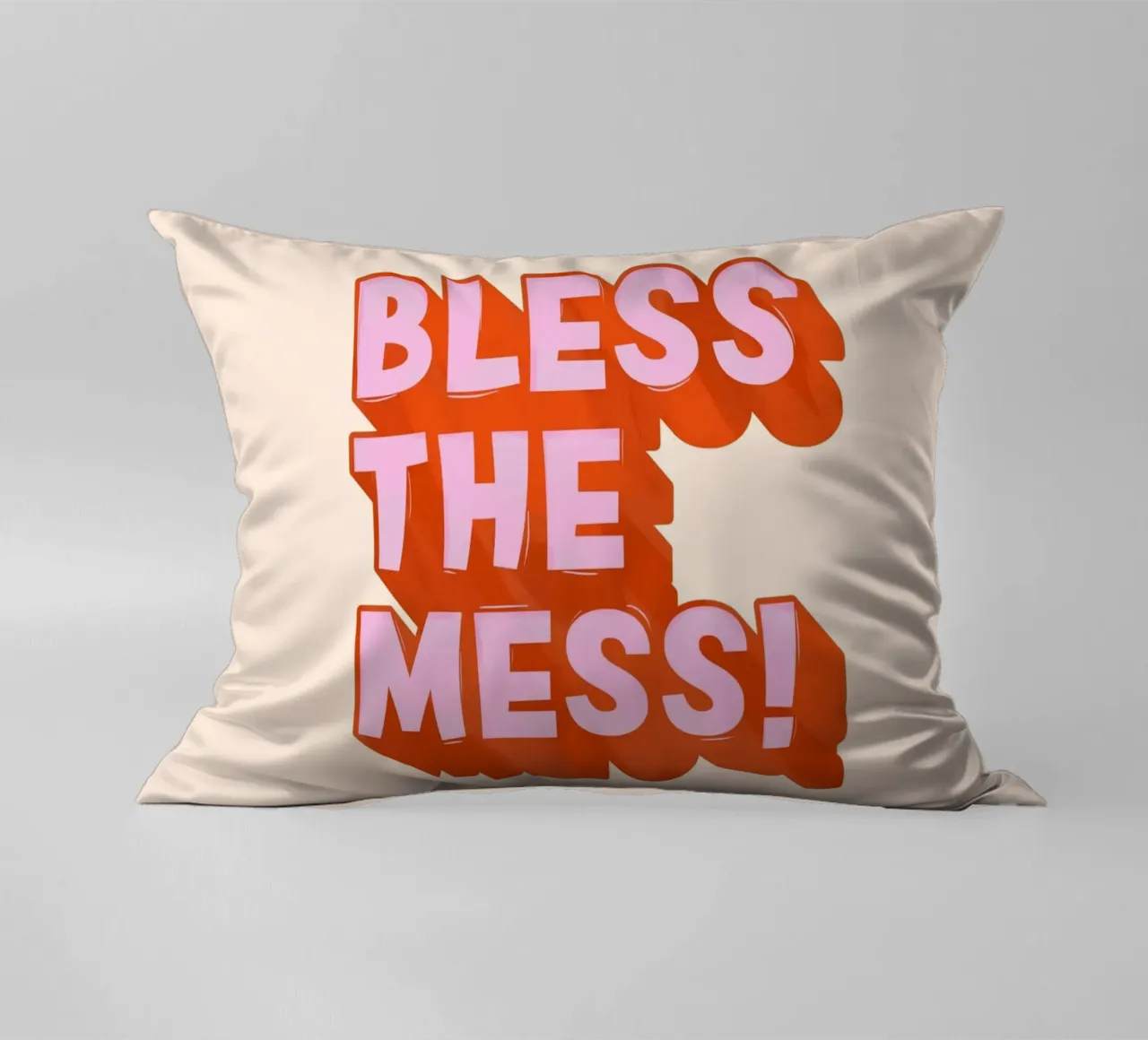 Bless the Mess – Bold Retro Typography Poster cuscino da showmemars