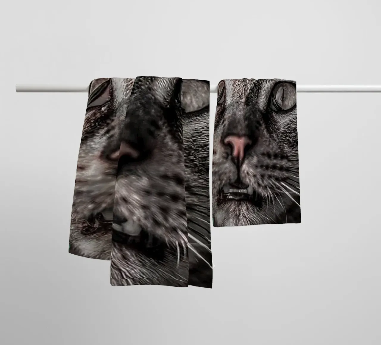Meow Cat in Felci asciugamano da bagno da arizrab