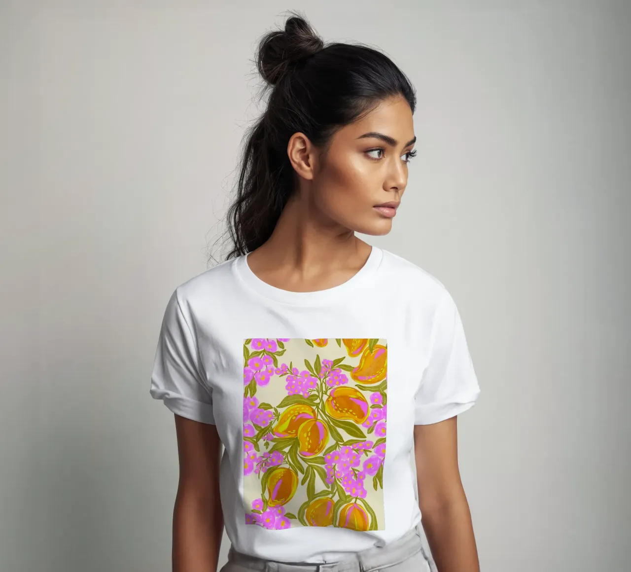 Manghi esotici e fiori t-shirt da Nikitajariwala