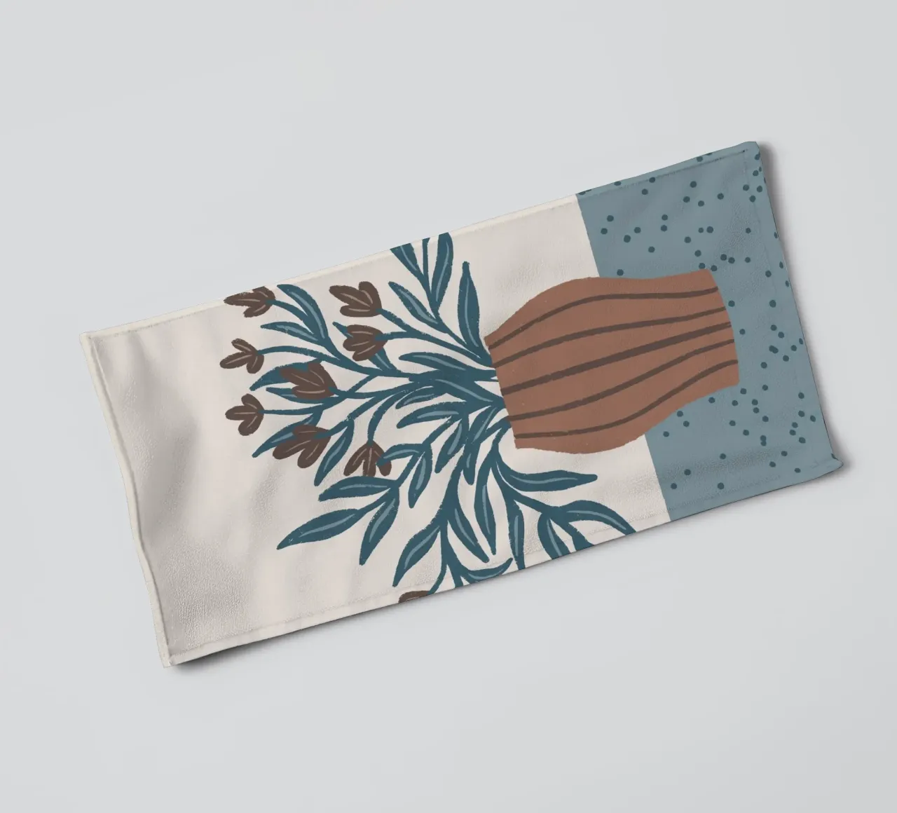 Fiori marroni in un vaso - Natura morta floreale minimalista asciugamano da bagno da Wackapacka