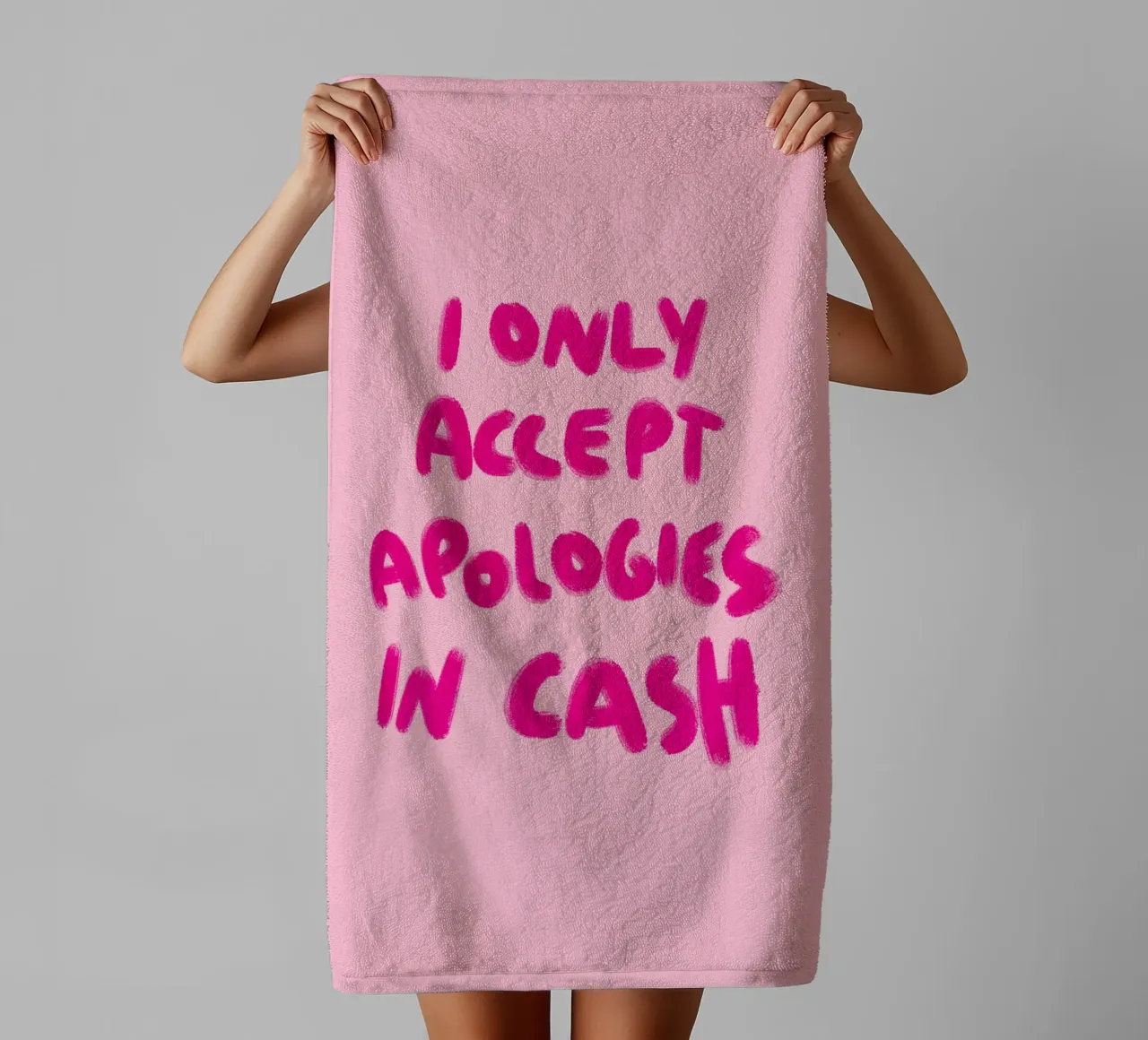 I only accept apologies in cash - Handlettering toalla de baño de Illustration Raissa Oltmanns