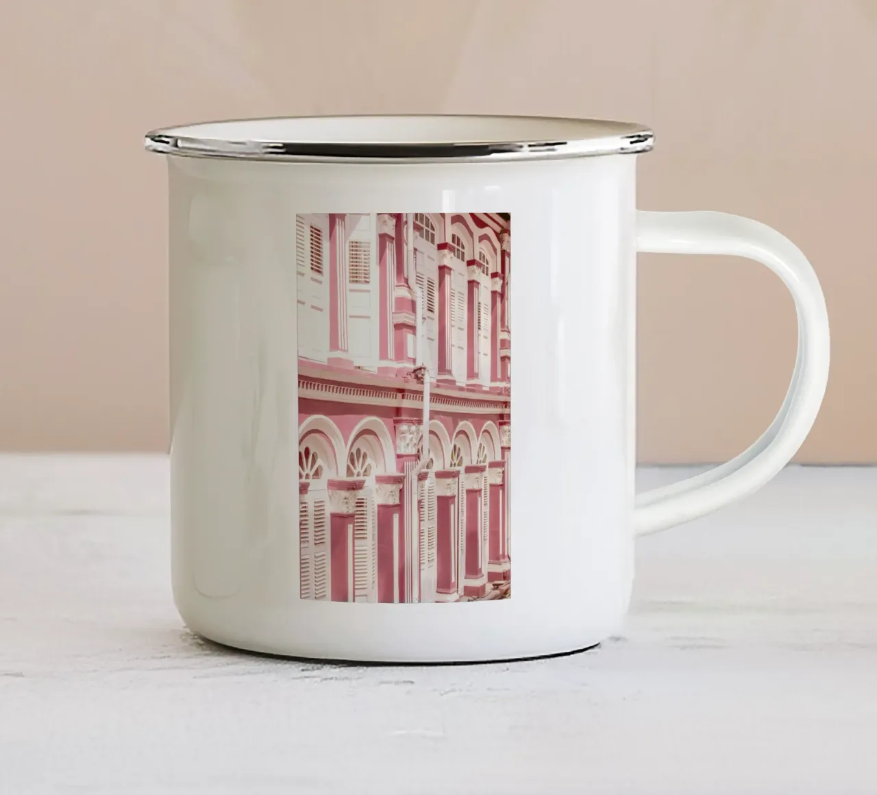 Pink Facade tazza in smalto da METROPOLIS