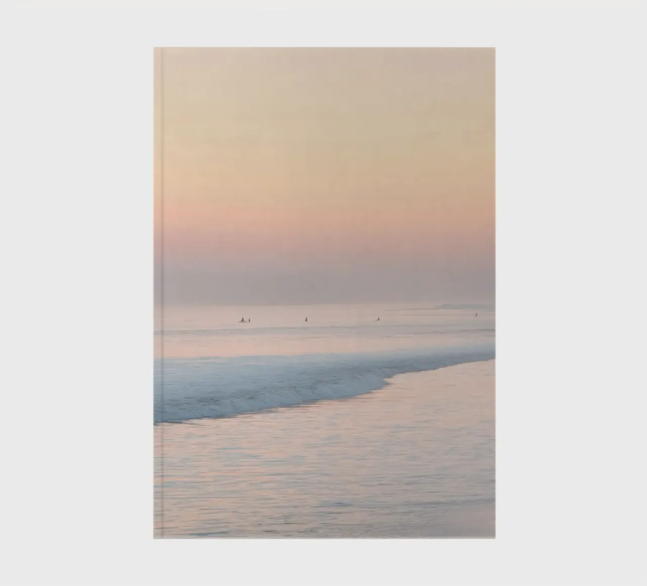 Alba su una spiaggia nebbiosa diario da Indigo Tides Art