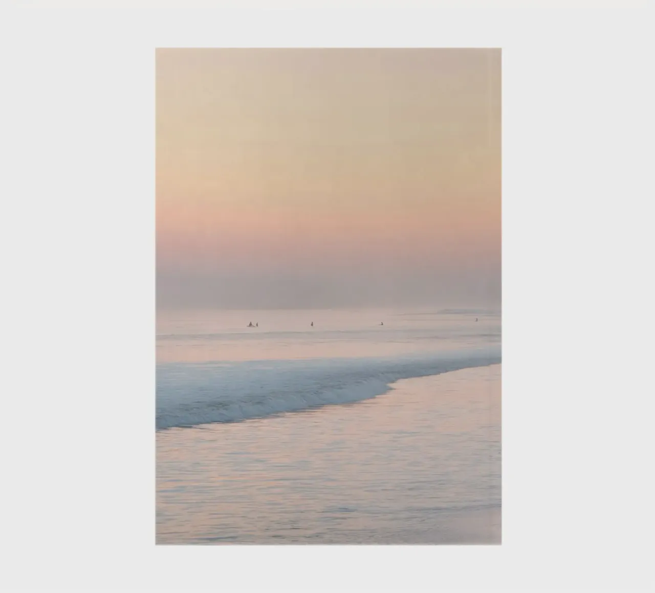 Alba su una spiaggia nebbiosa diario da Indigo Tides Art