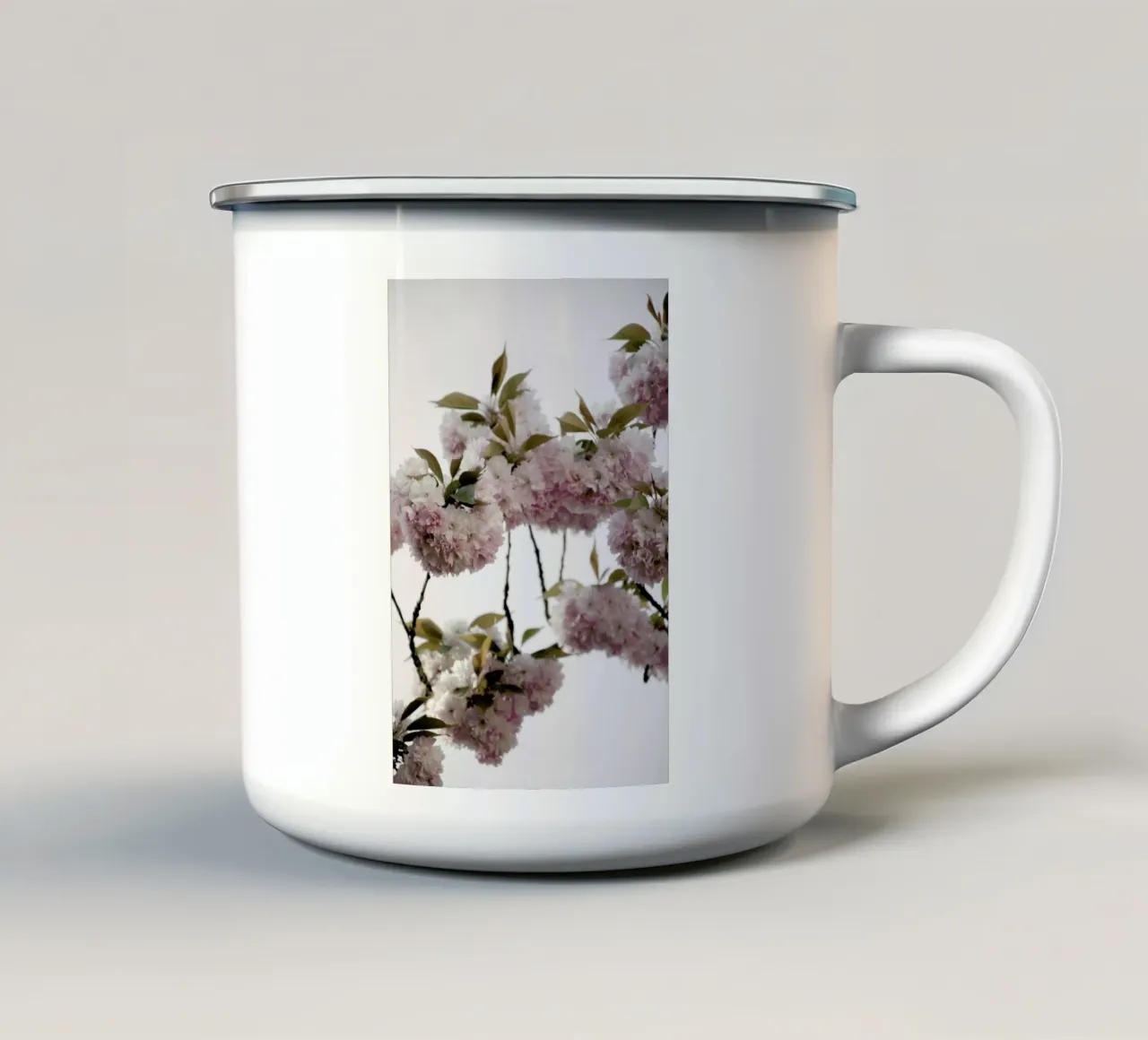 Clouds Of Cherry Flowers tazza in smalto da Studio Nahili