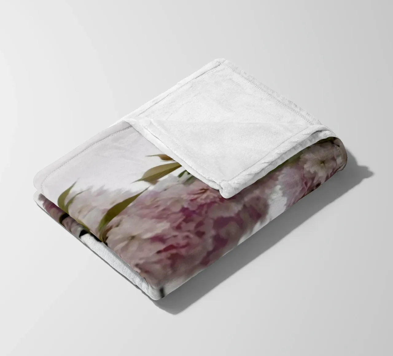 Clouds Of Cherry Flowers coperta in pile da Studio Nahili