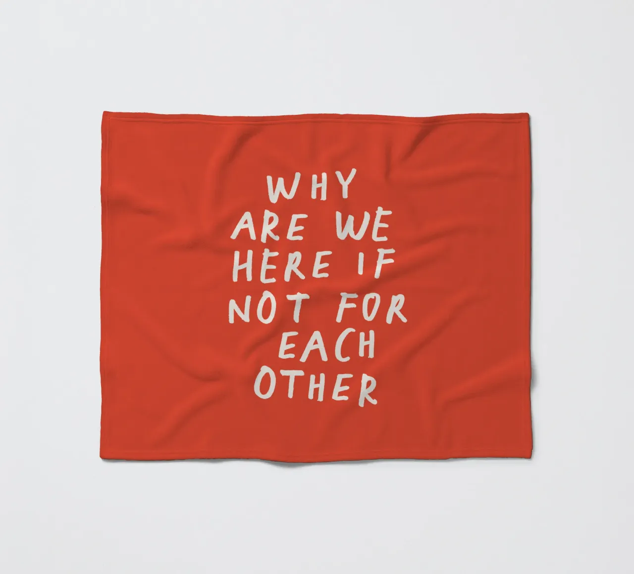 Warum sind wir hier, wenn nicht füreinander Typografie Druck Rot Fleecedecke von THE MOTIVATED TYPE