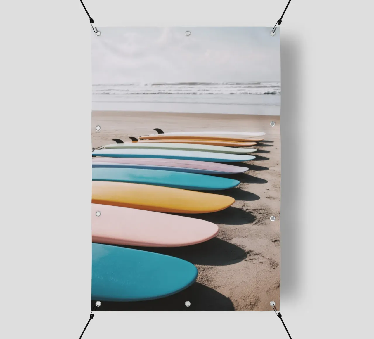 Tavole da surf colorate sulla spiaggia sabbiosa telo in pvc da Indigo Tides Art