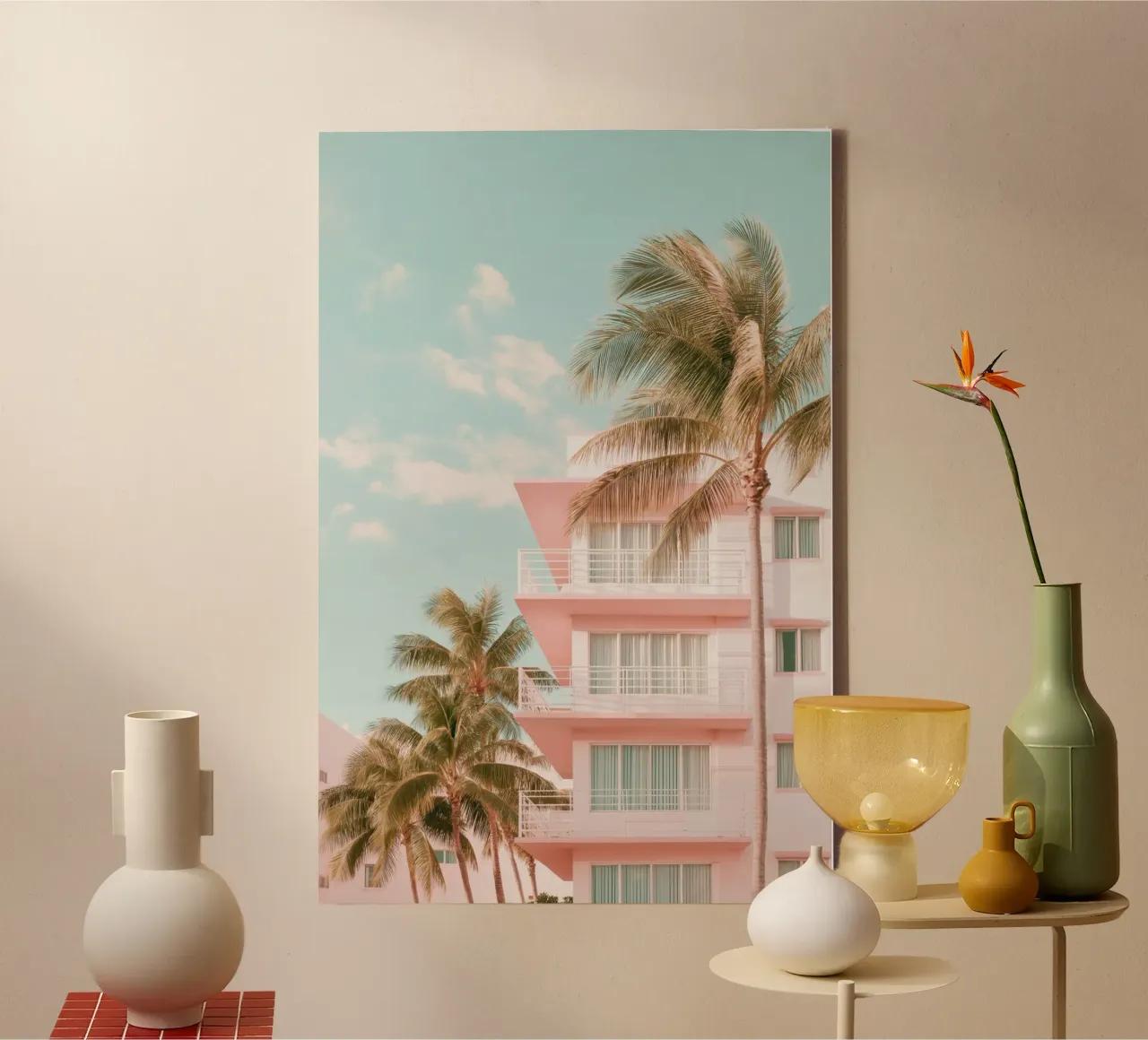 Edificio tropicale rosa pastello tela con Cornice a cassetta da Indigo Tides Art
