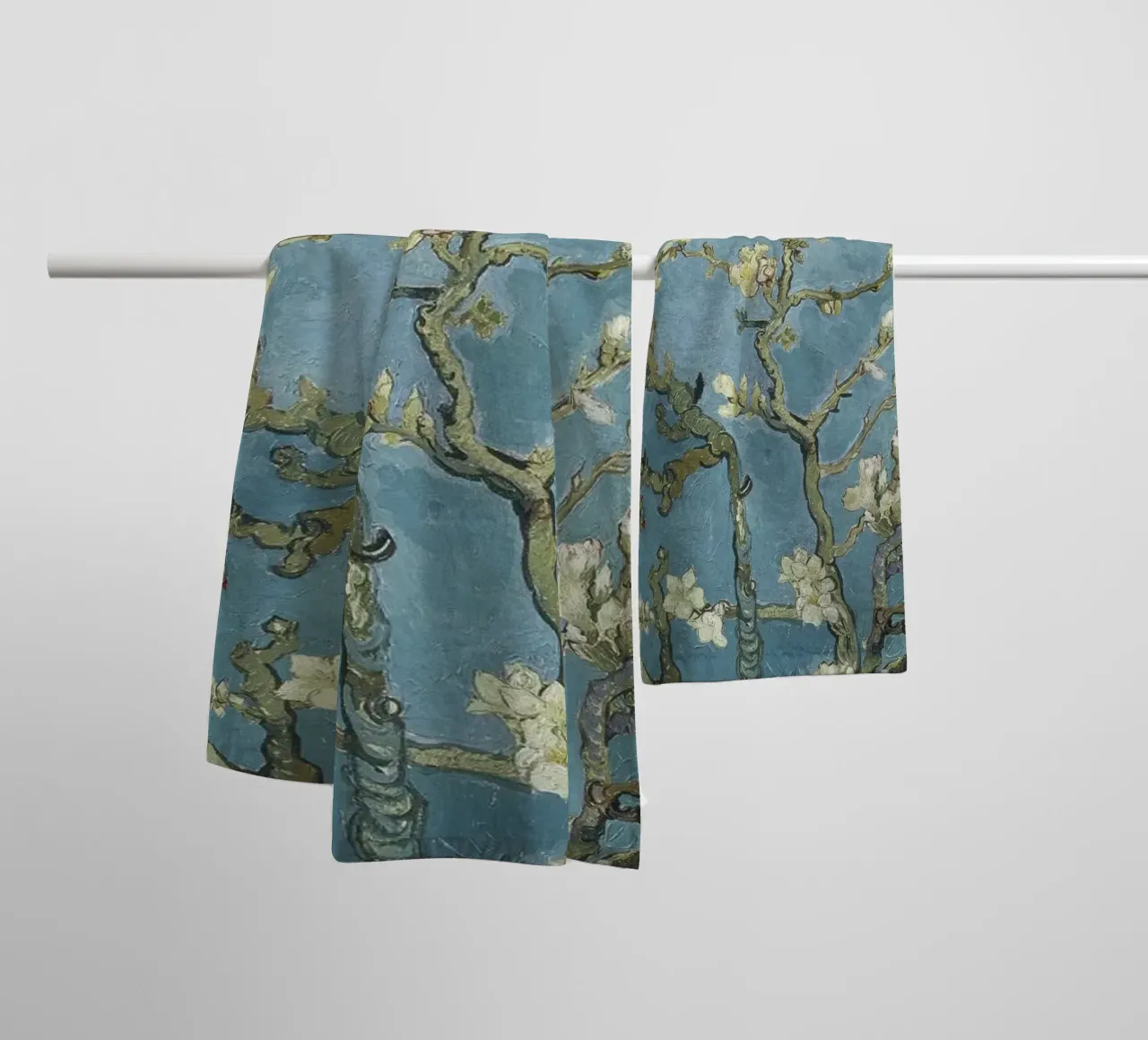Mandorlo in fiore di Vincent van Gogh asciugamano da bagno da Venus Art