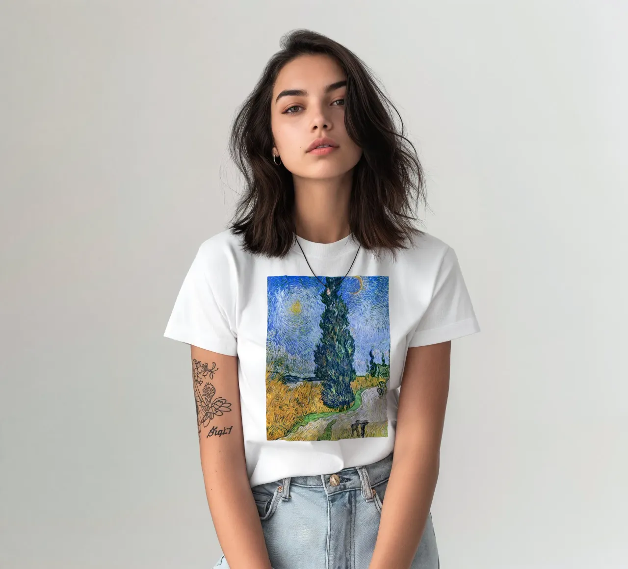 Strada con cipresso e stella di Vincent van Gogh (1890) t-shirt da Van Gogh Prints