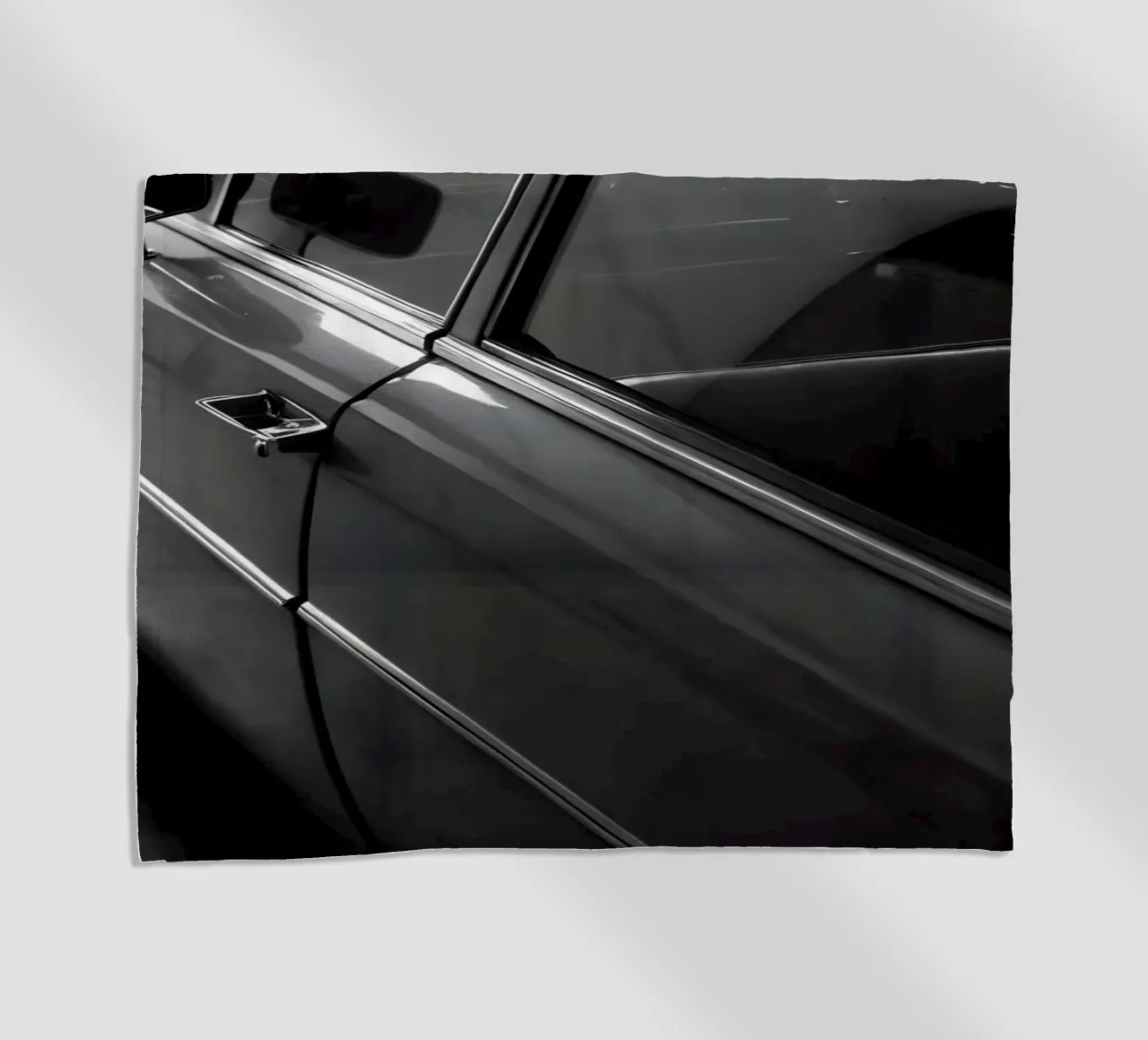 Auto d'epoca monocromatica telo mare da CAR EDITION