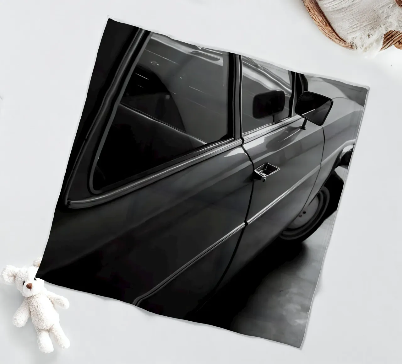 Monochromer Oldtimer Fleecedecke von CAR EDITION