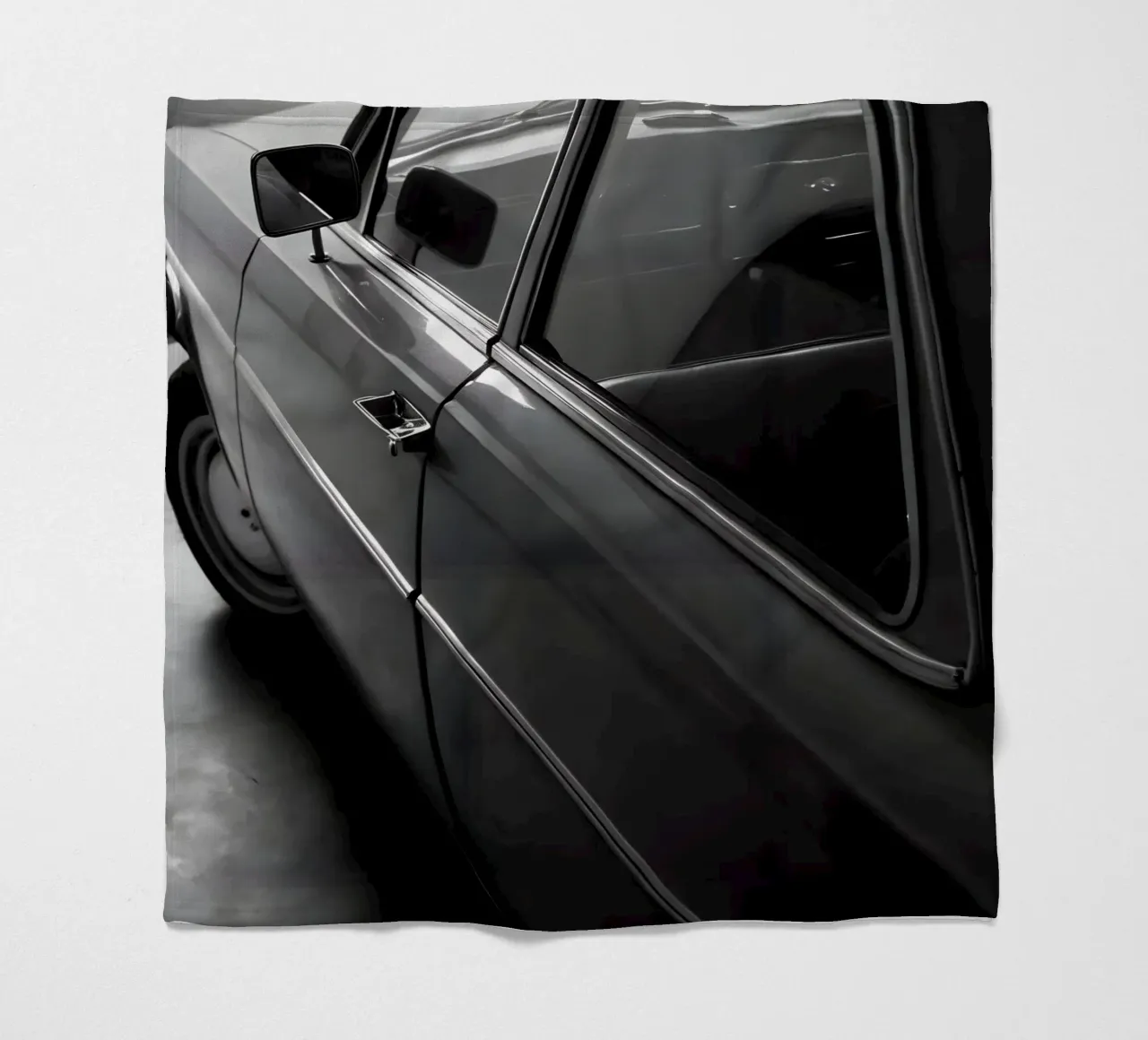 Monochromer Oldtimer Fleecedecke von CAR EDITION