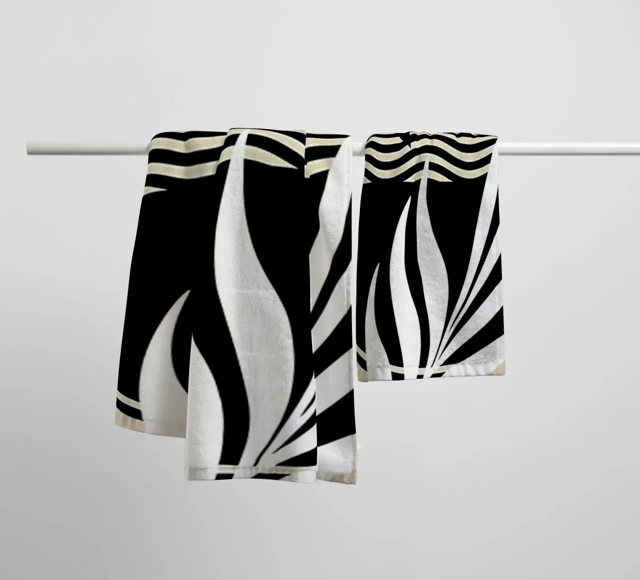 Stampa tropicale in bianco e nero asciugamano da bagno da James M Coyle