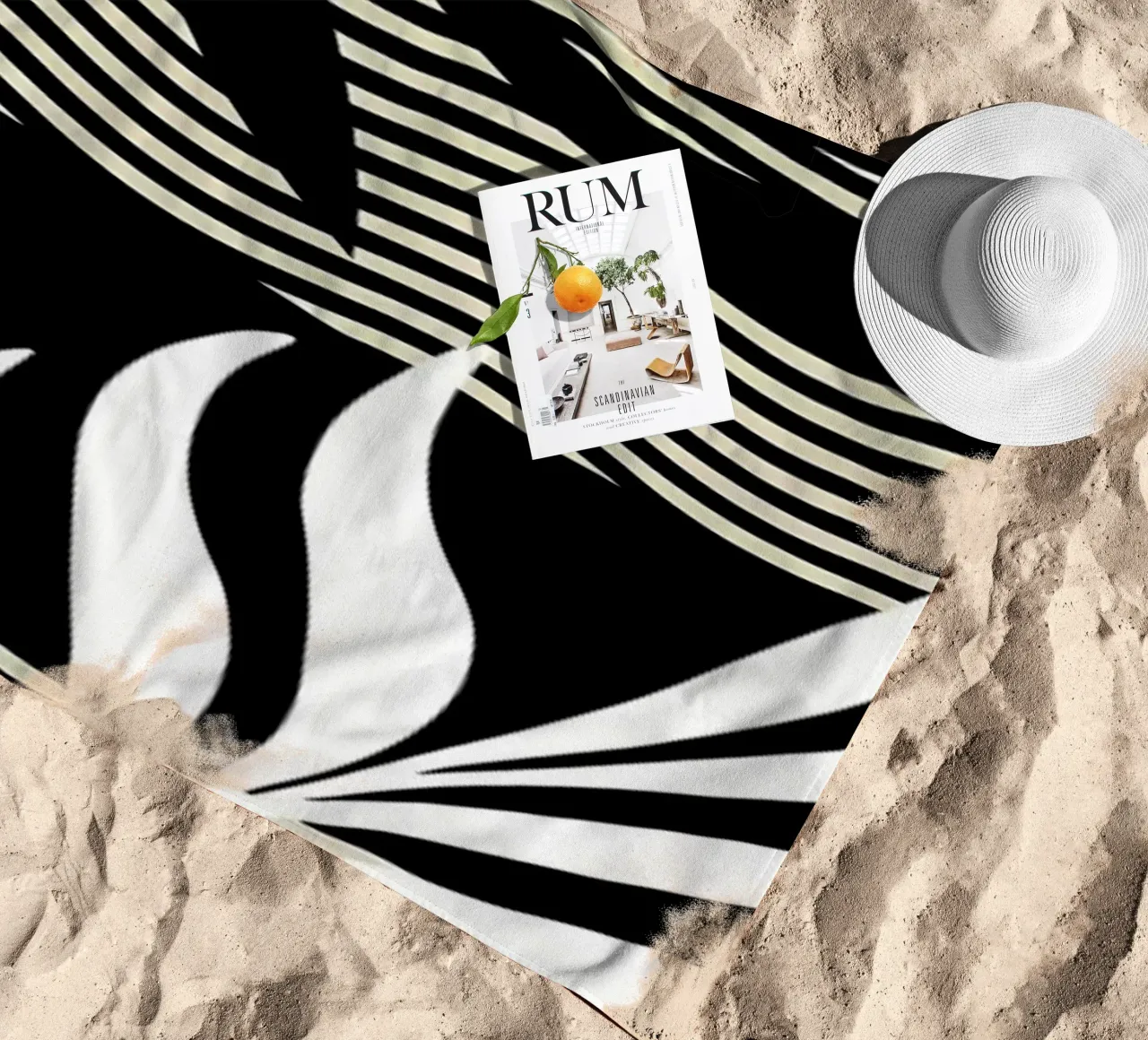 Stampa tropicale in bianco e nero telo mare da James M Coyle