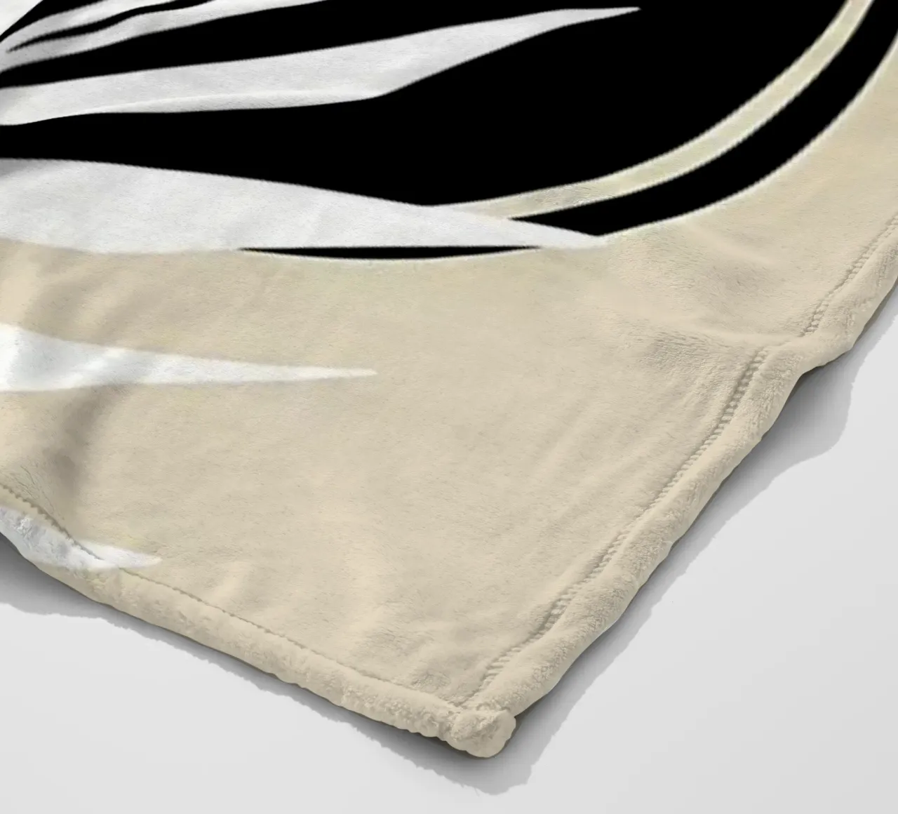 Stampa tropicale in bianco e nero coperta in pile da James M Coyle