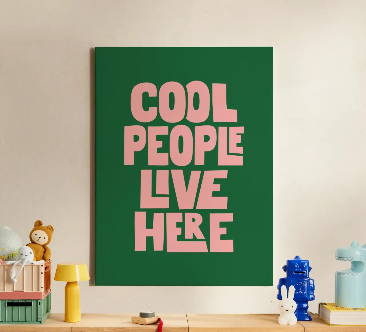 Cool Mensen Wonen Hier Roze Groen Vrolijk Typografie Print canvas met Baklijst van THE MOTIVATED TYPE