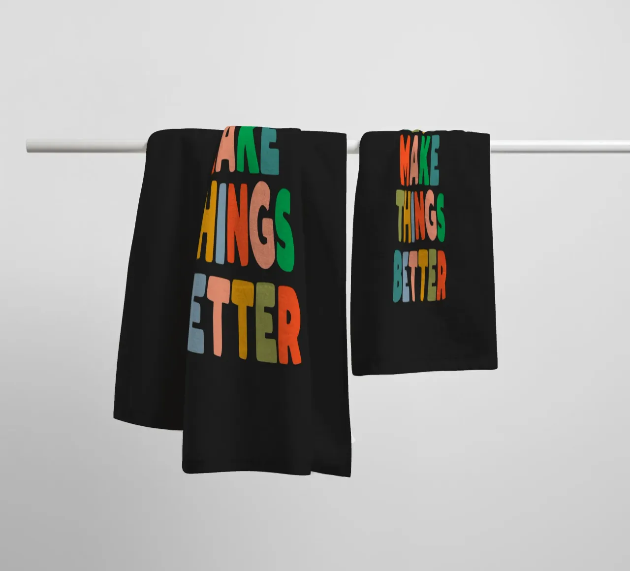 Lets Make Things Better Impression typographique inspirante et colorée serviette de bain de THE MOTIVATED TYPE