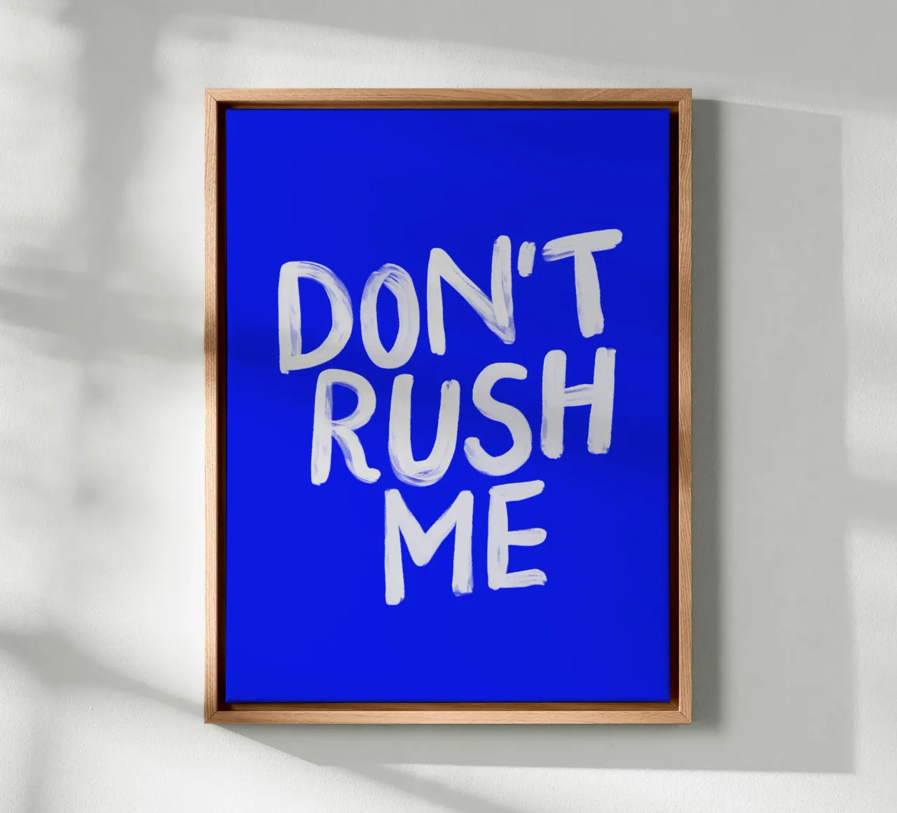 Don't Rush Me Sassy Typography Print in Painted Blue White canvas met Baklijst van THE MOTIVATED TYPE