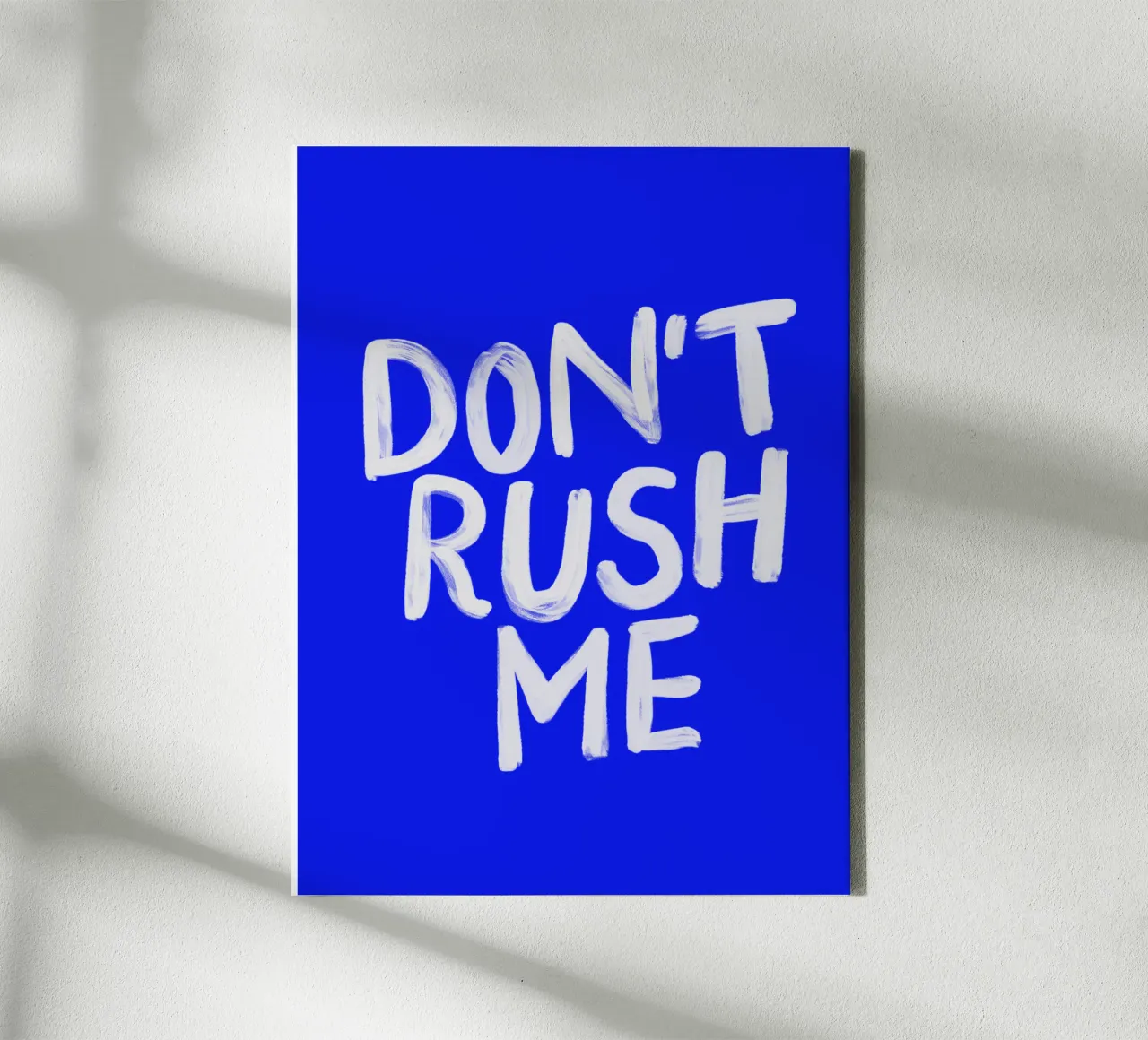 Don't Rush Me Sassy Typography Print in Painted Blue White canvas met Baklijst van THE MOTIVATED TYPE