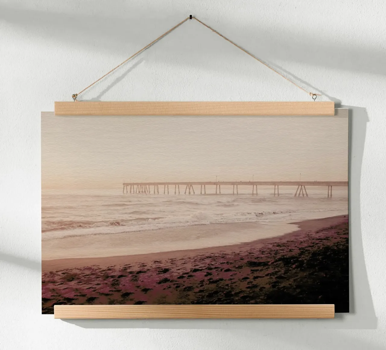 California Halfmoon Bay poster con telaio in plastica da Monika Strigel