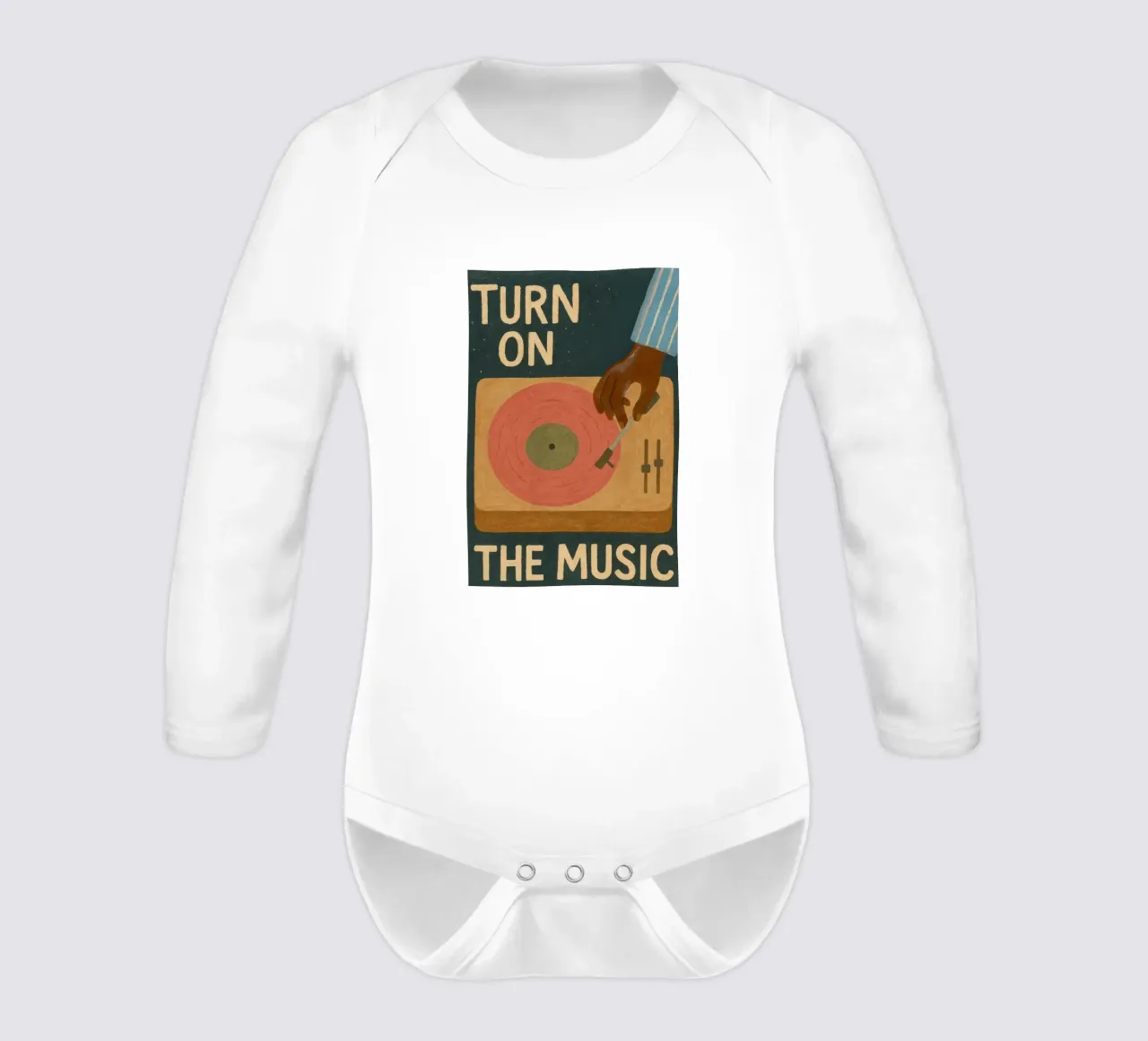 Turn On The Music – Retro Musikposter mit Plattenspieler Langarm Babybody von Studio Mooodz