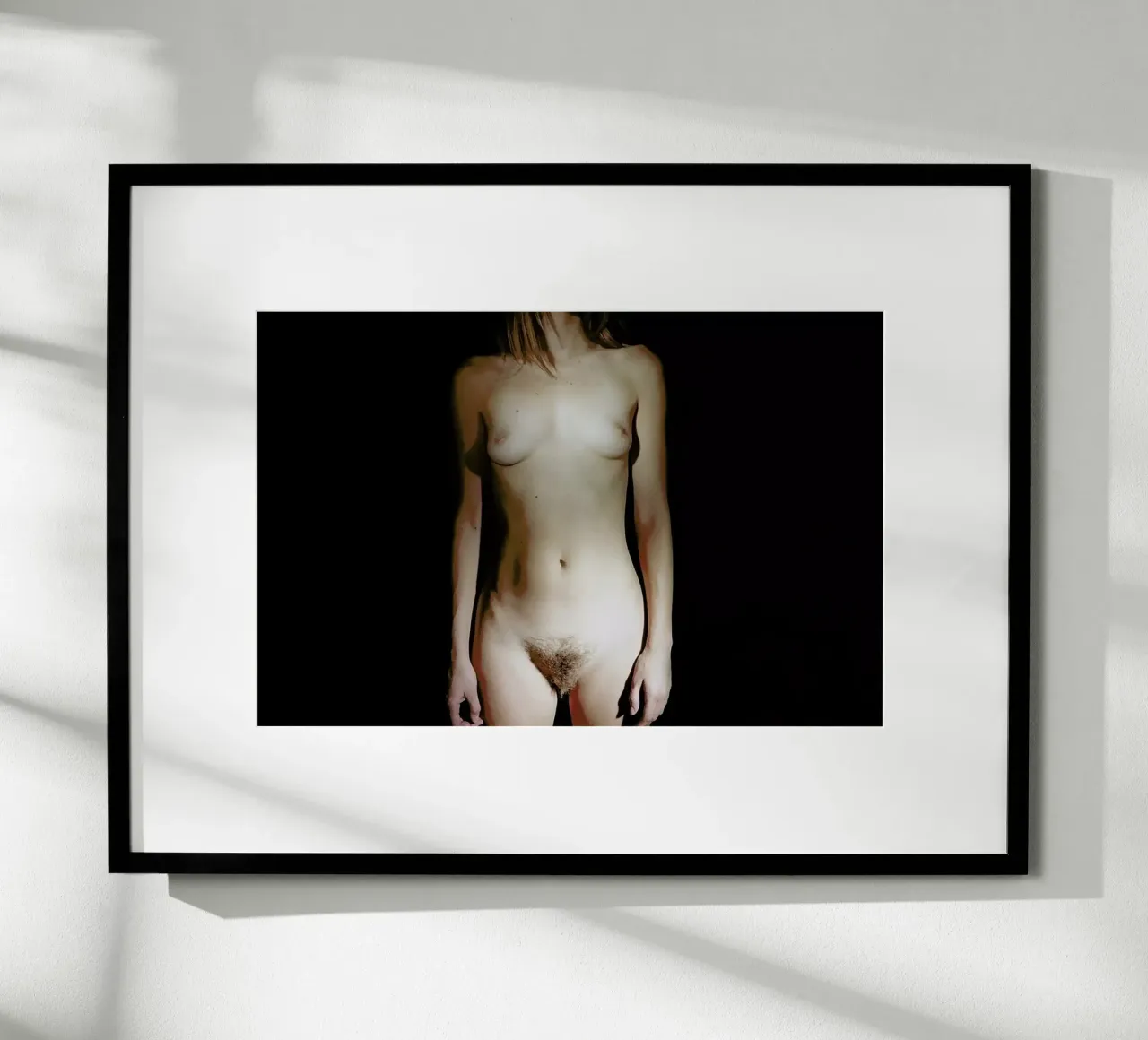 Nudity is Nature poster con telaio in legno da Aysha Banos
