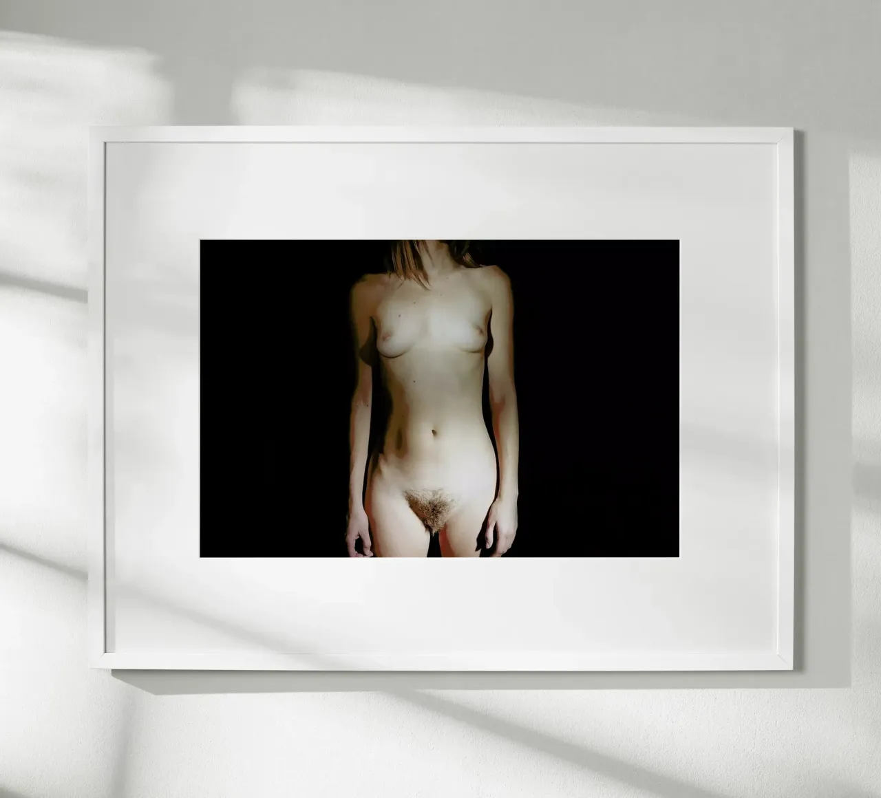 Nudity is Nature poster con telaio in legno da Aysha Banos