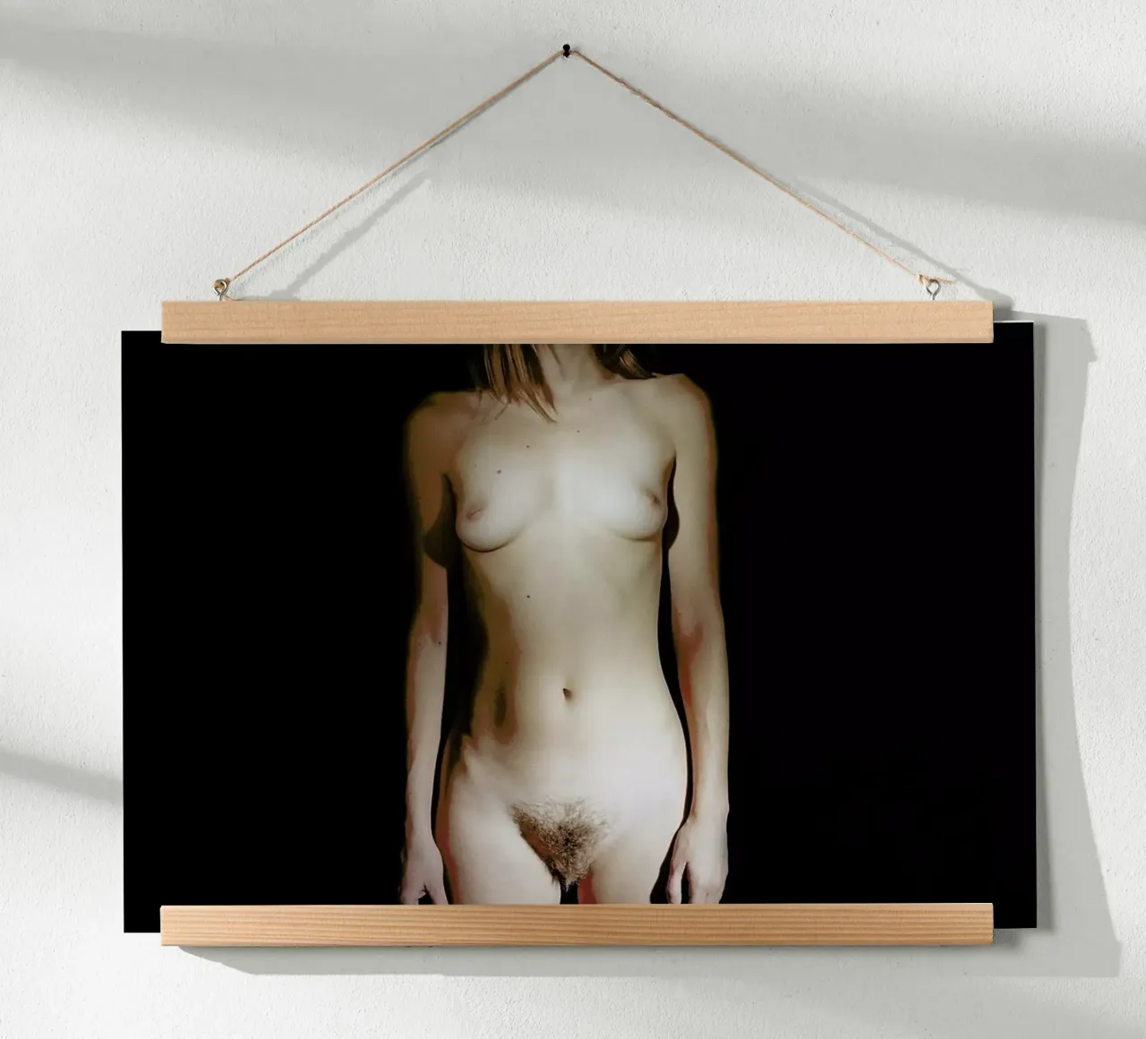 Nudity is Nature poster con telaio in legno da Aysha Banos