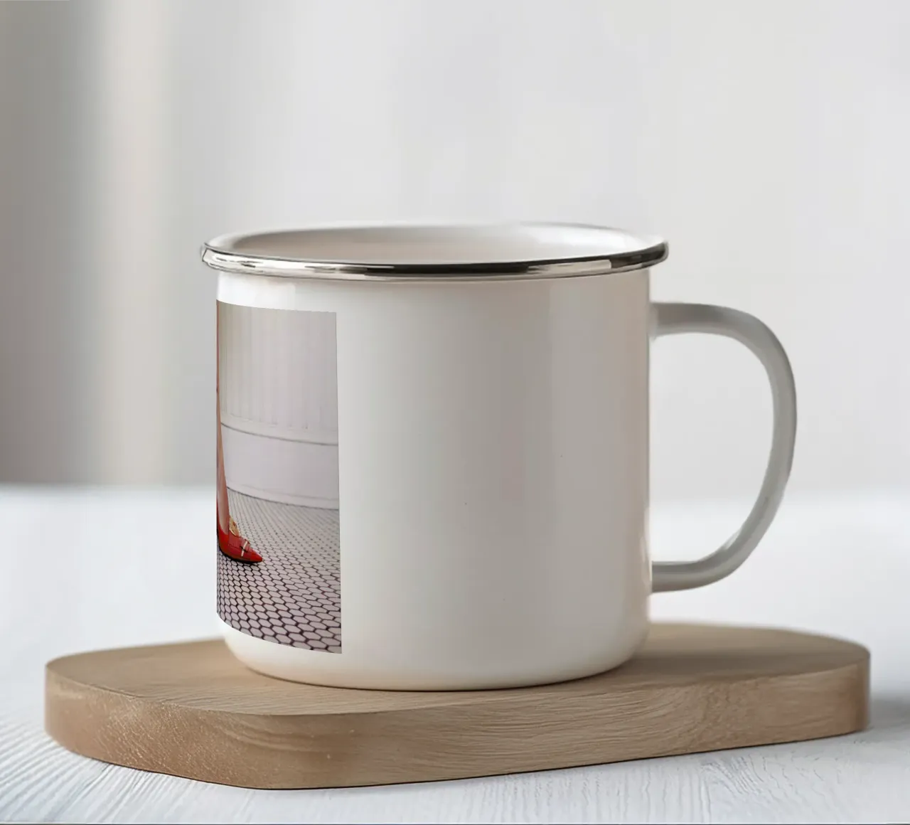 Louis Vuitton Red Shoe Blues tazza in smalto da Aysha Banos