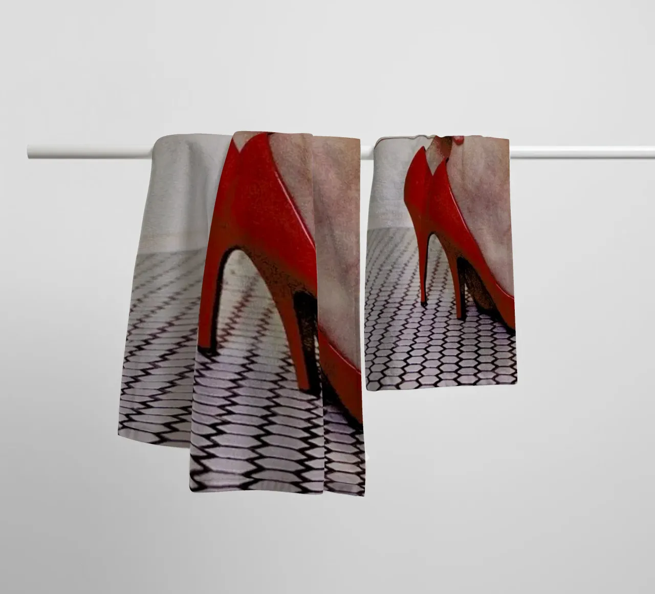 Louis Vuitton Red Shoe Blues asciugamano da bagno da Aysha Banos