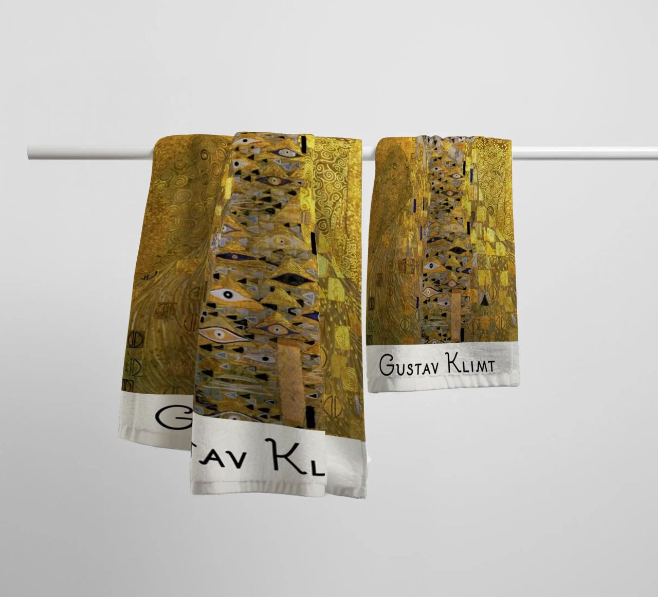 Klimt - Portrait of Adele Bloch-Bauer I Handtuch von ARTOTHEK
