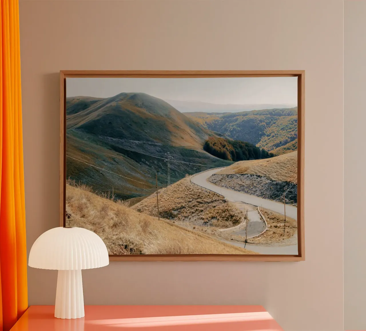 Berg Nirgendwo Leinwand mit Schattenfugenrahmen von Moon  Bloom