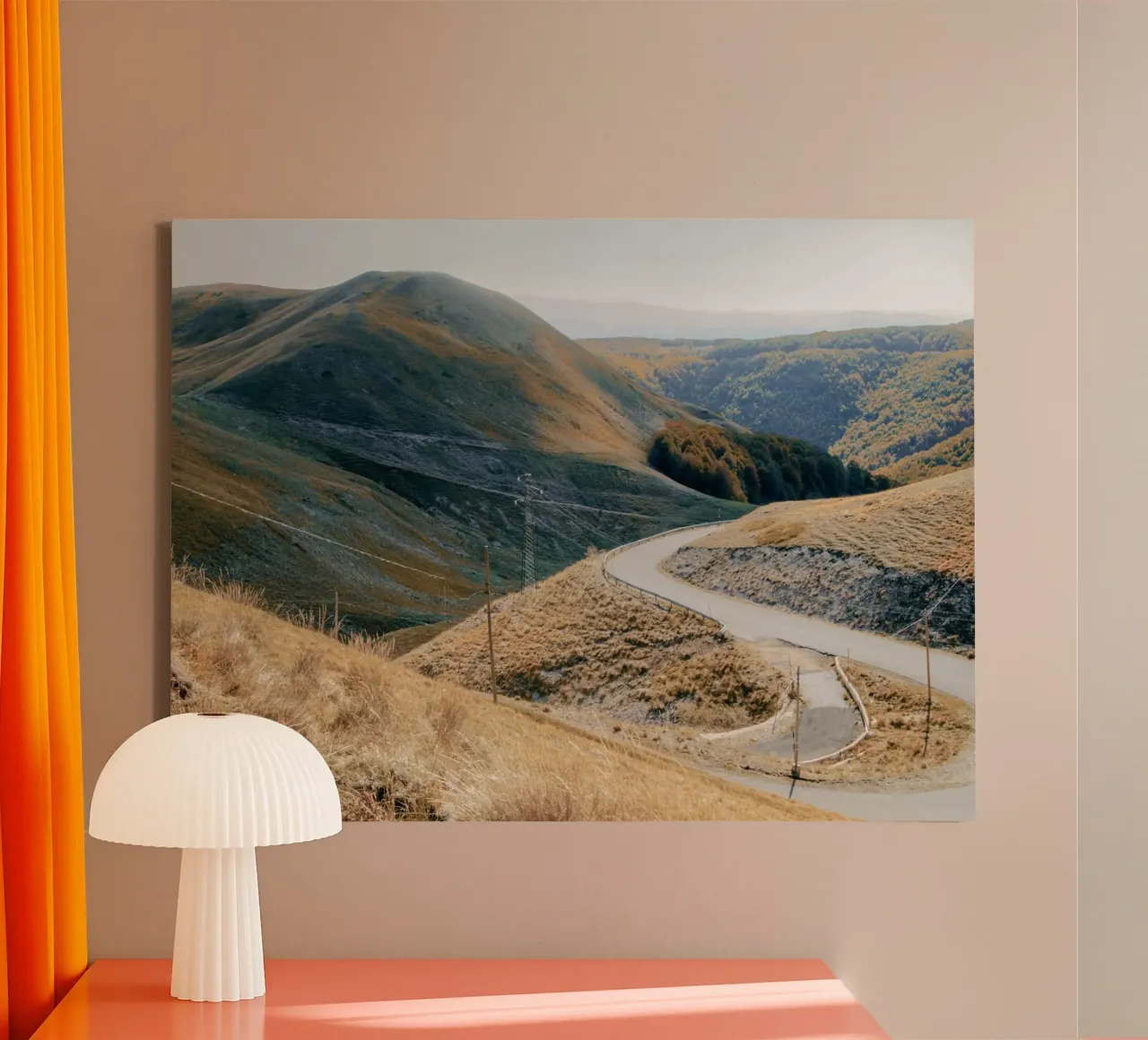 Berg Nirgendwo Leinwand mit Schattenfugenrahmen von Moon  Bloom