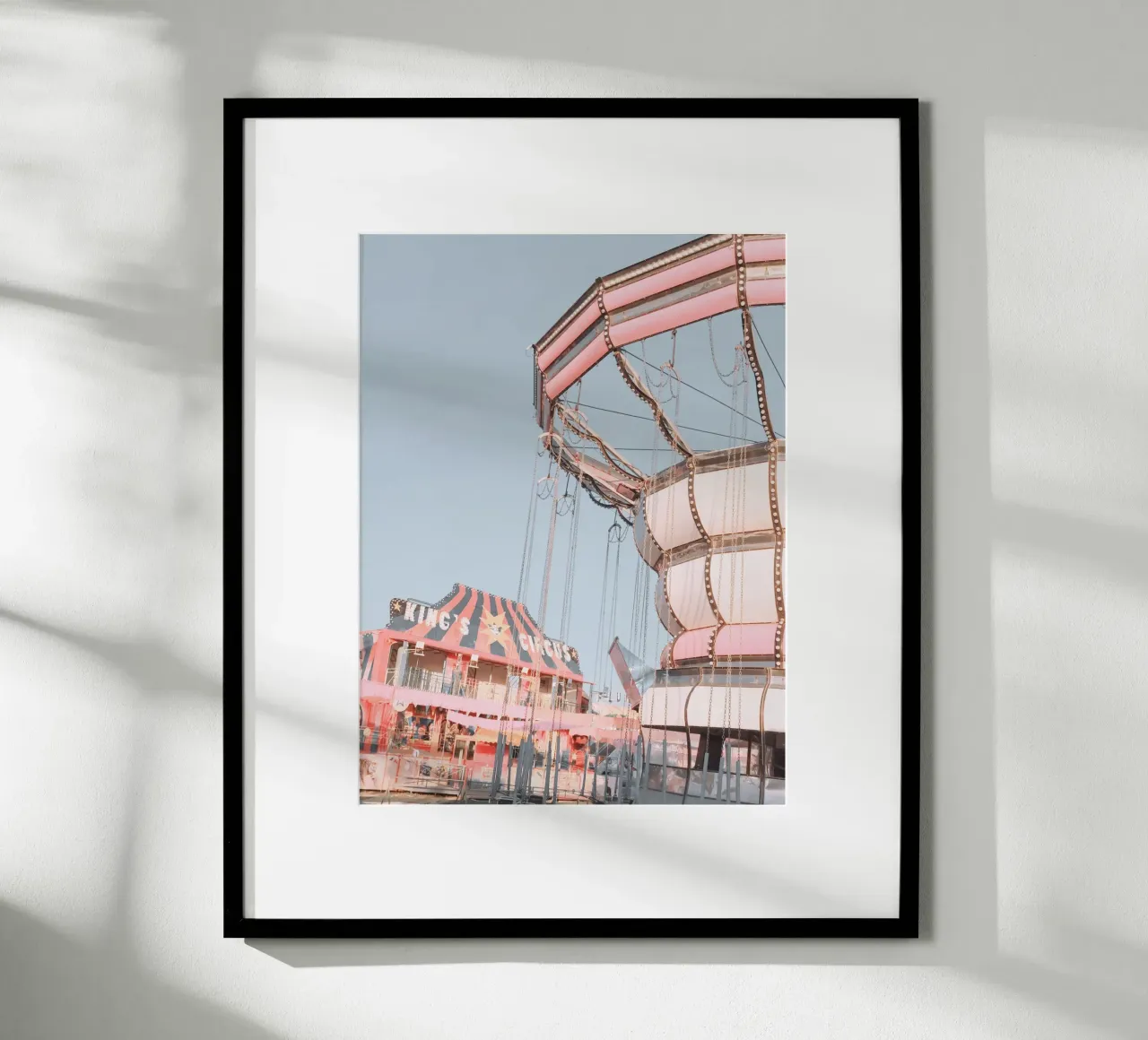 Luna Park d'epoca poster con telaio in alluminio da Moon  Bloom