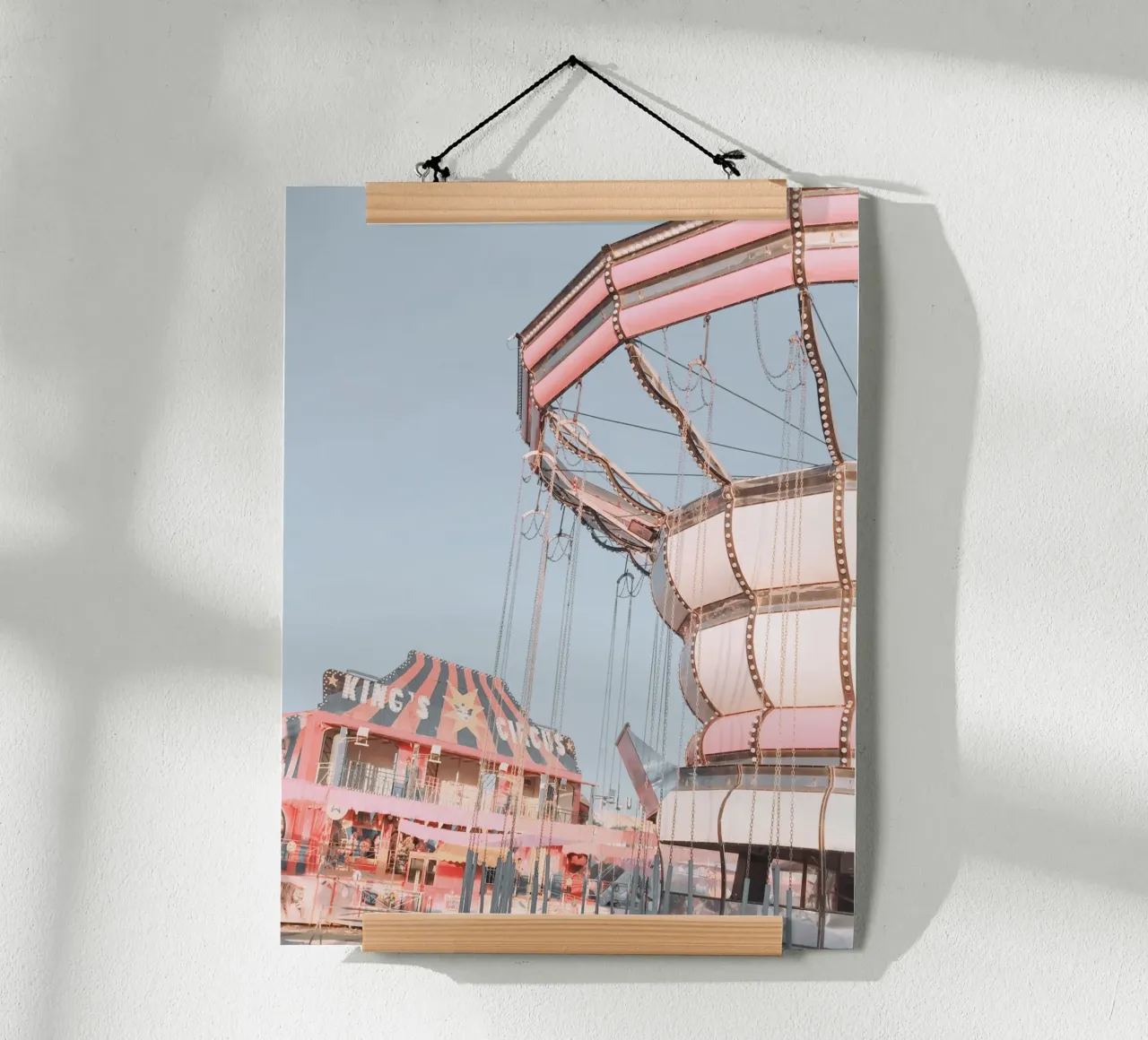 Luna Park d'epoca poster con telaio in alluminio da Moon  Bloom