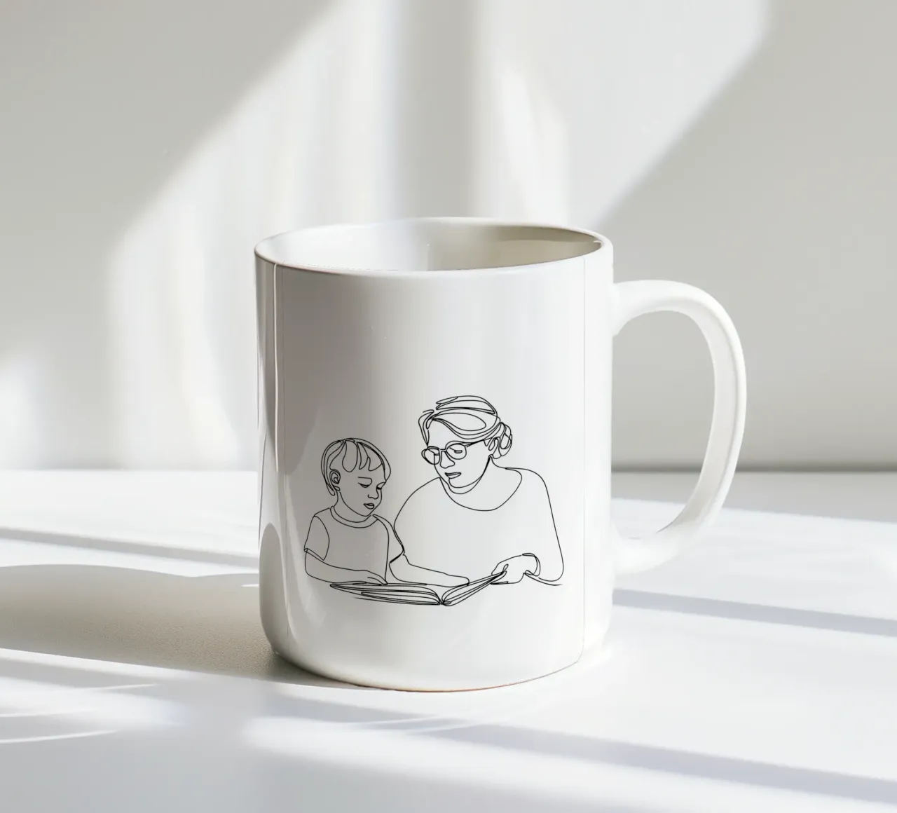 Nonna con bambino Line Art minimalista tazza in ceramica da Viv Line Art
