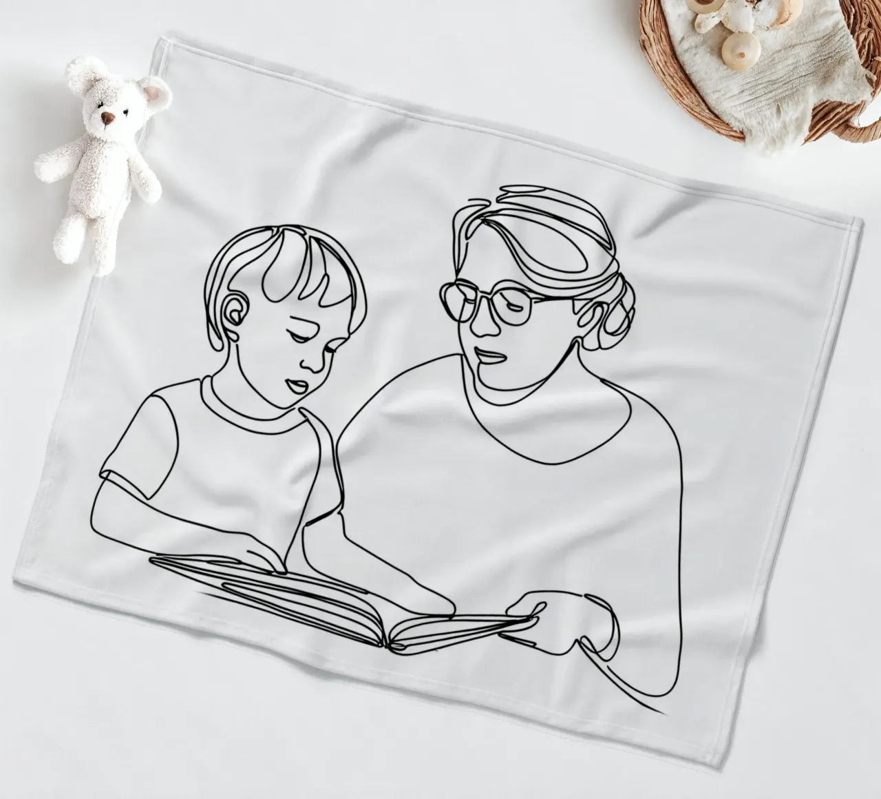 Großmutter mit Kind Minimalist Line Art Fleecedecke von Viv Line Art