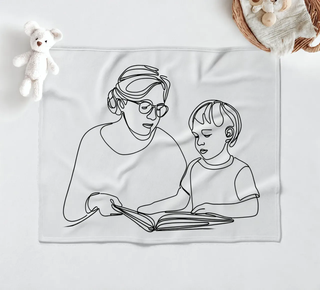 Großmutter mit Kind Minimalist Line Art Fleecedecke von Viv Line Art