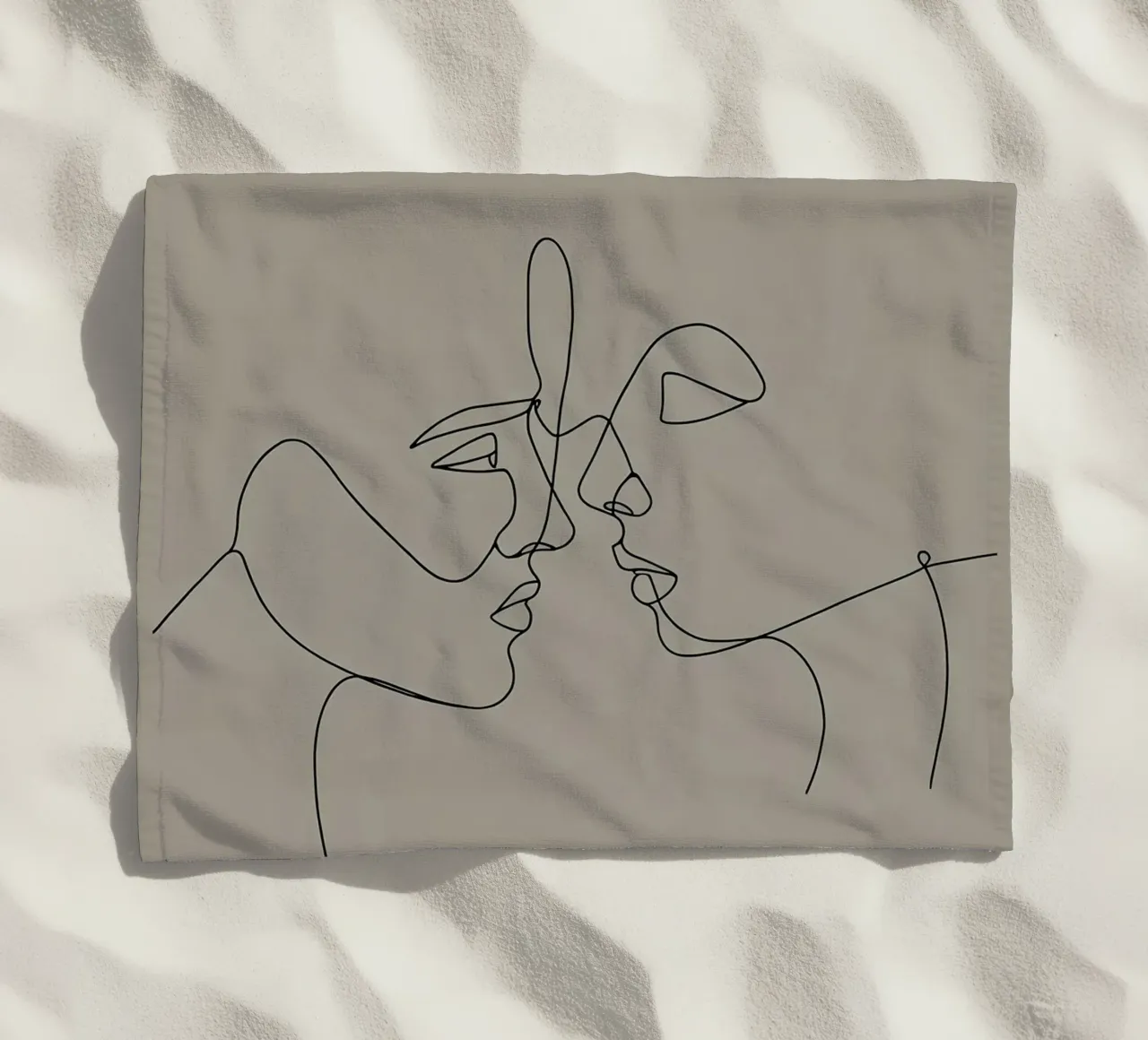 Linea d'arte minimalista del volto degli innamorati telo mare da Viv Line Art