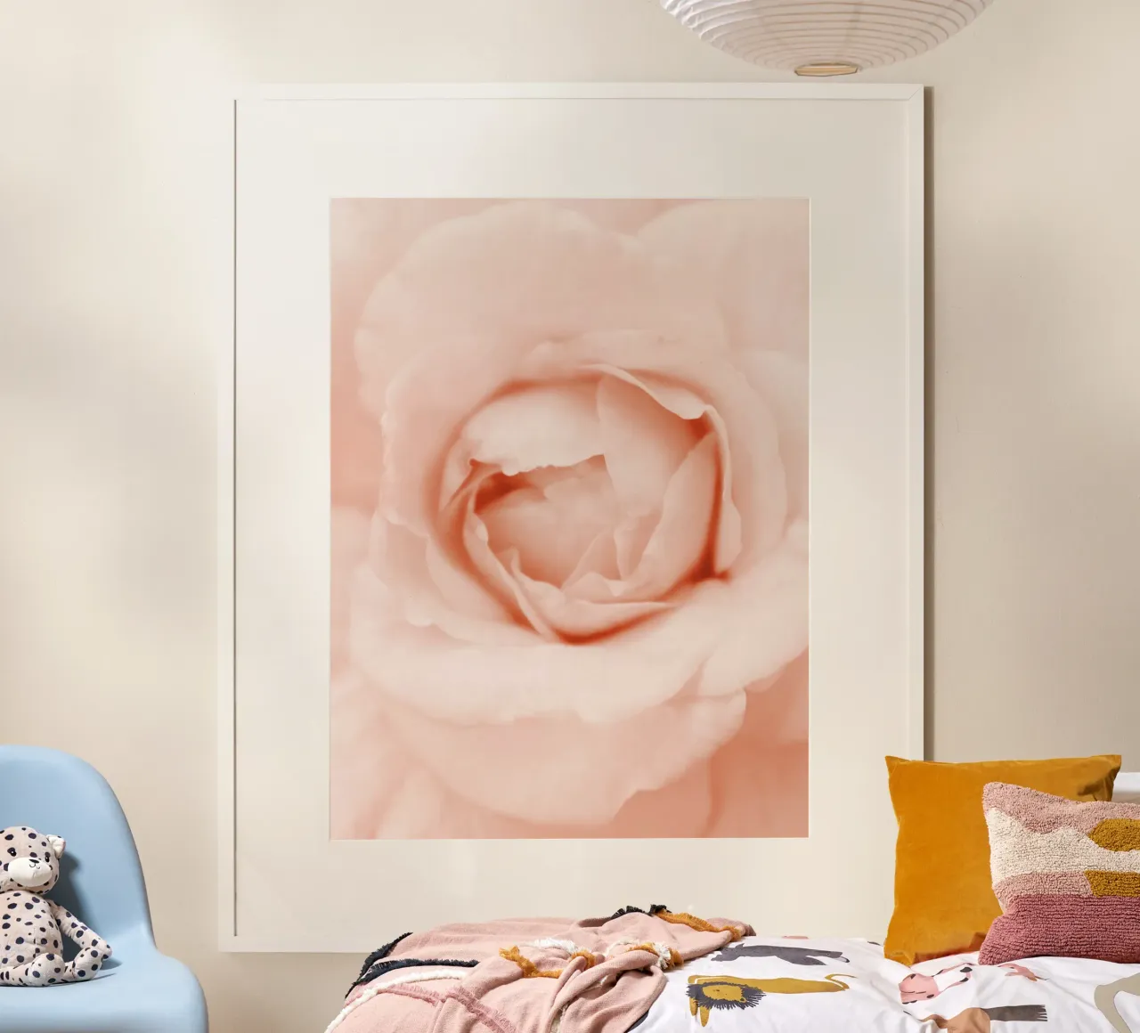 Peonia dolce poster con telaio in plastica da Moon  Bloom