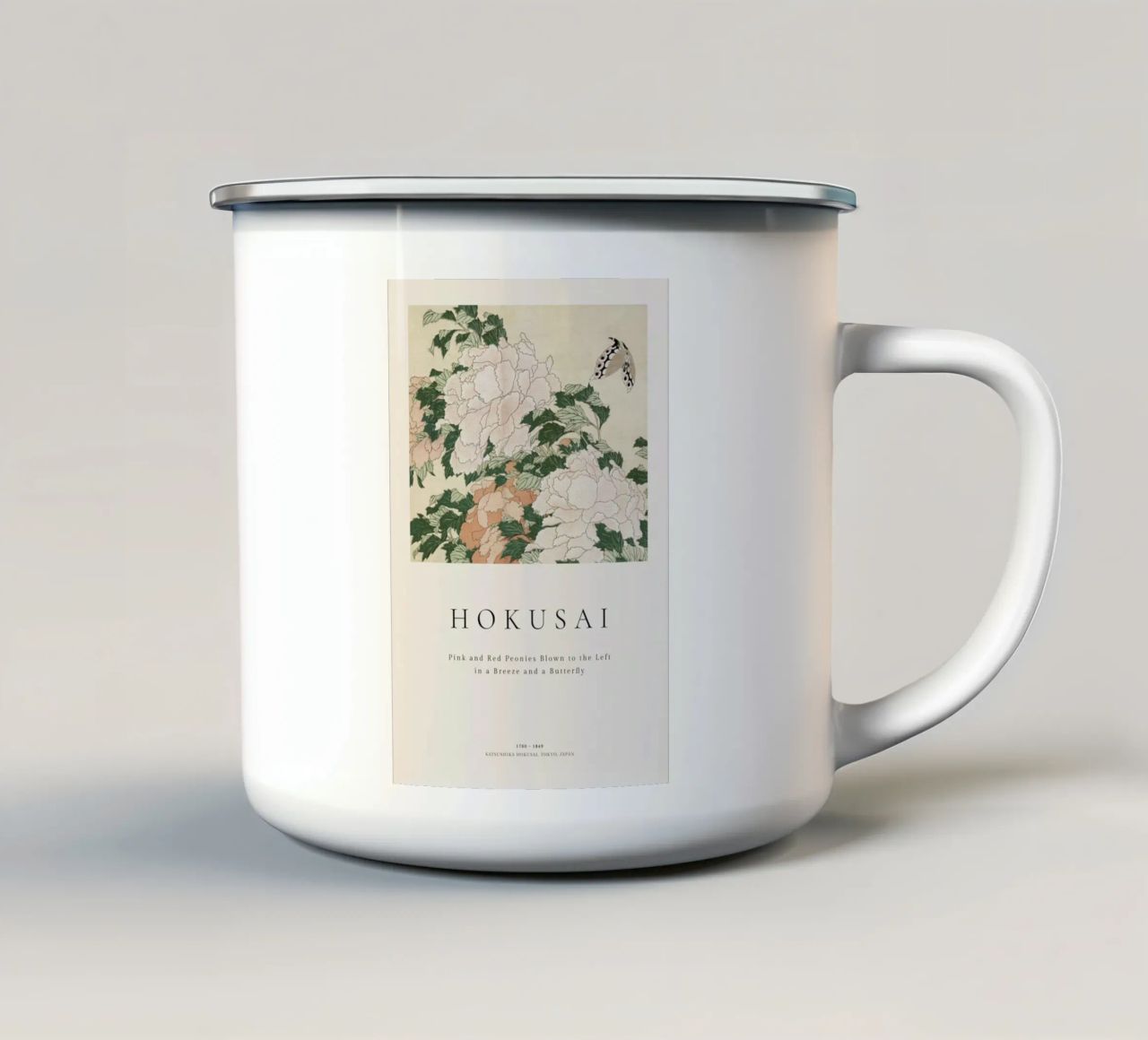 Hokusai - Pink and Red Peonies Blown to the Left in a Breeze and a Butterfly mug en émail de ARTOTHEK