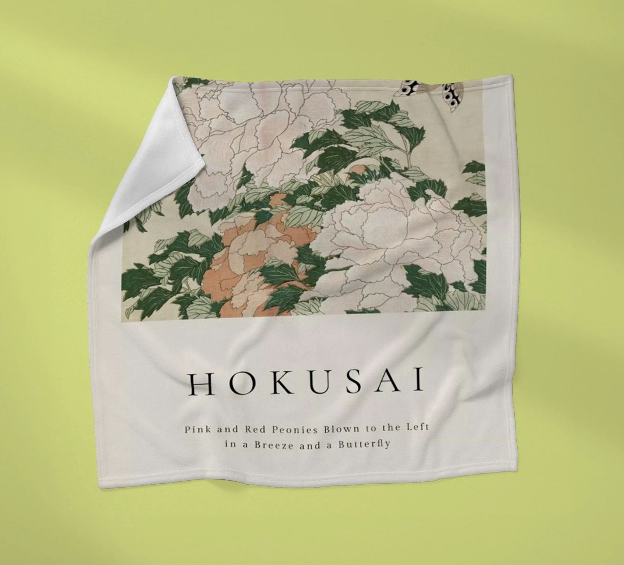 Hokusai - Pink and Red Peonies Blown to the Left in a Breeze and a Butterfly plaid polaire de ARTOTHEK