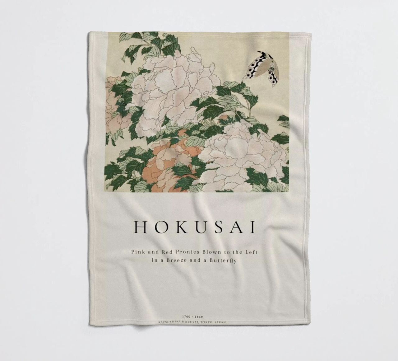 Hokusai - Pink and Red Peonies Blown to the Left in a Breeze and a Butterfly plaid polaire de ARTOTHEK