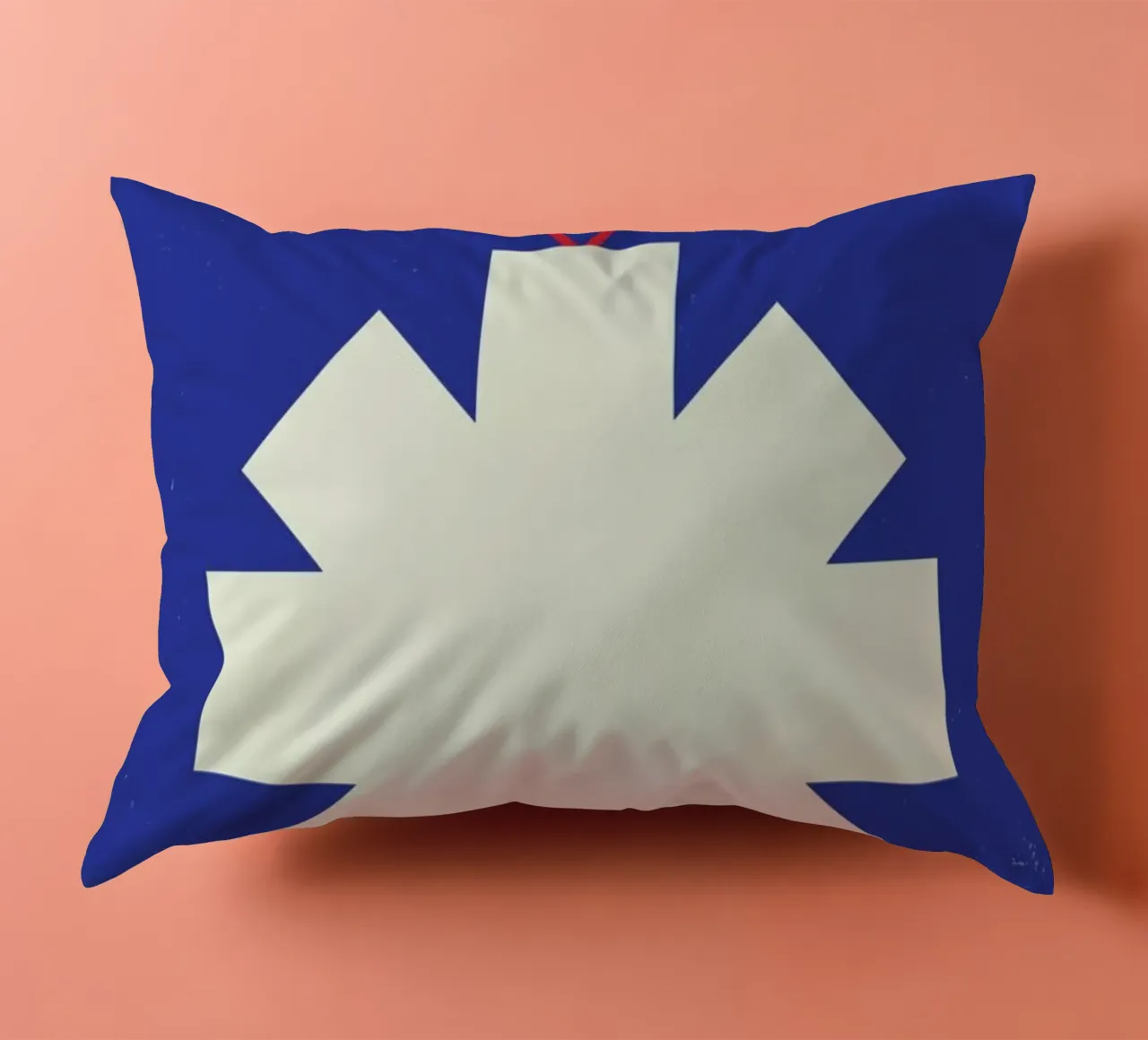 Simple Snowflake cuscino da daylight design studio