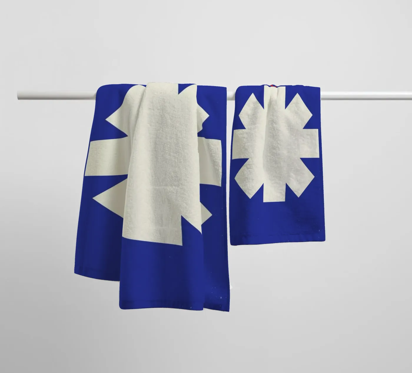 Simple Snowflake badhanddoek van daylight design studio