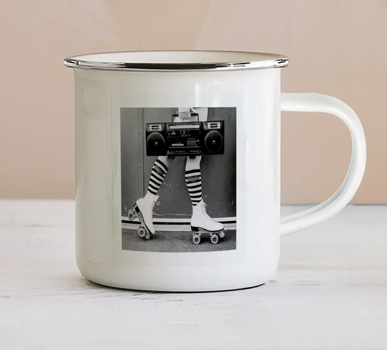 Boombox tazza in smalto da METROPOLIS